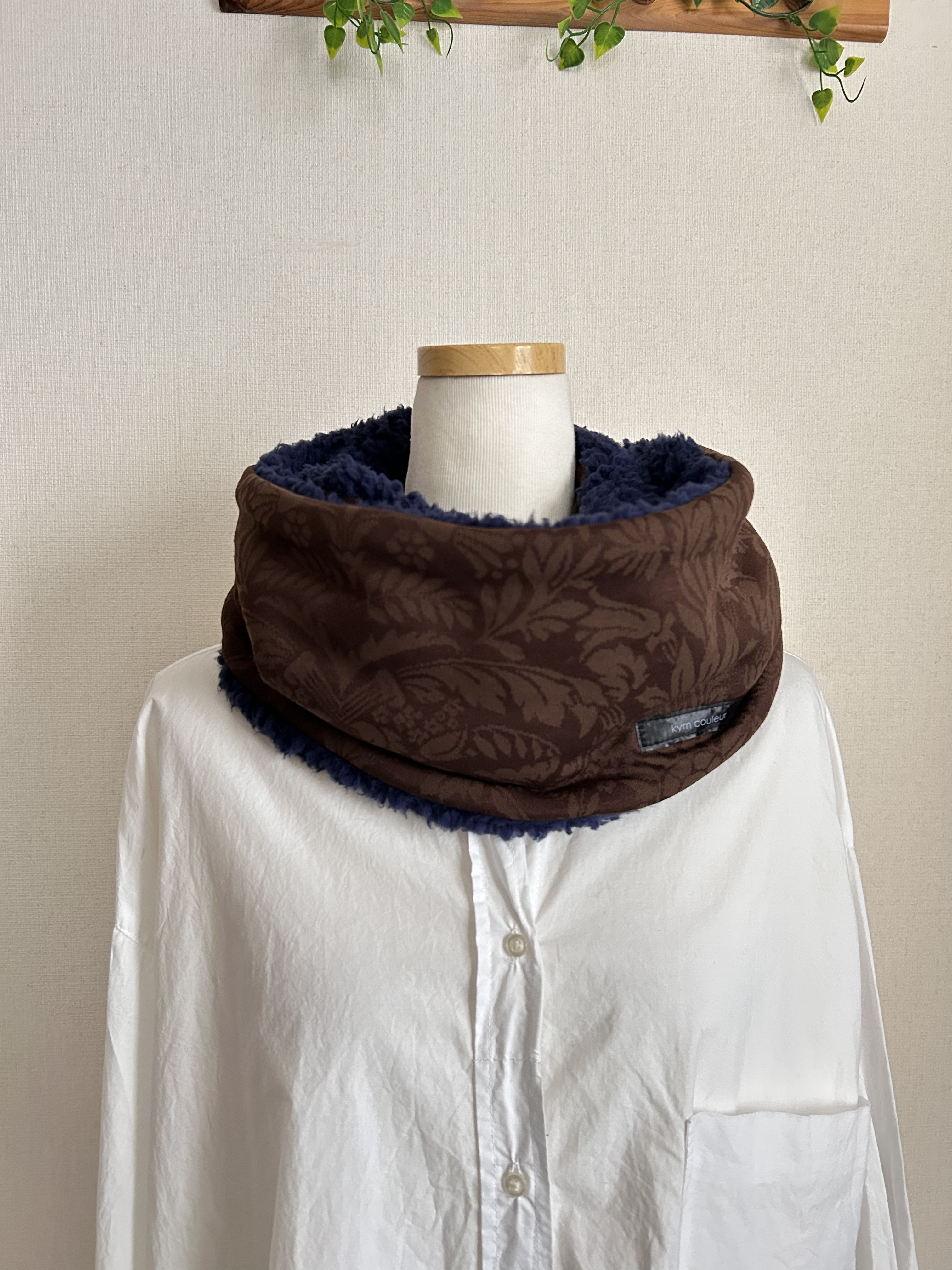 ふんわりアンティーク柄ニット＆ネイビーファーボアロングスヌード