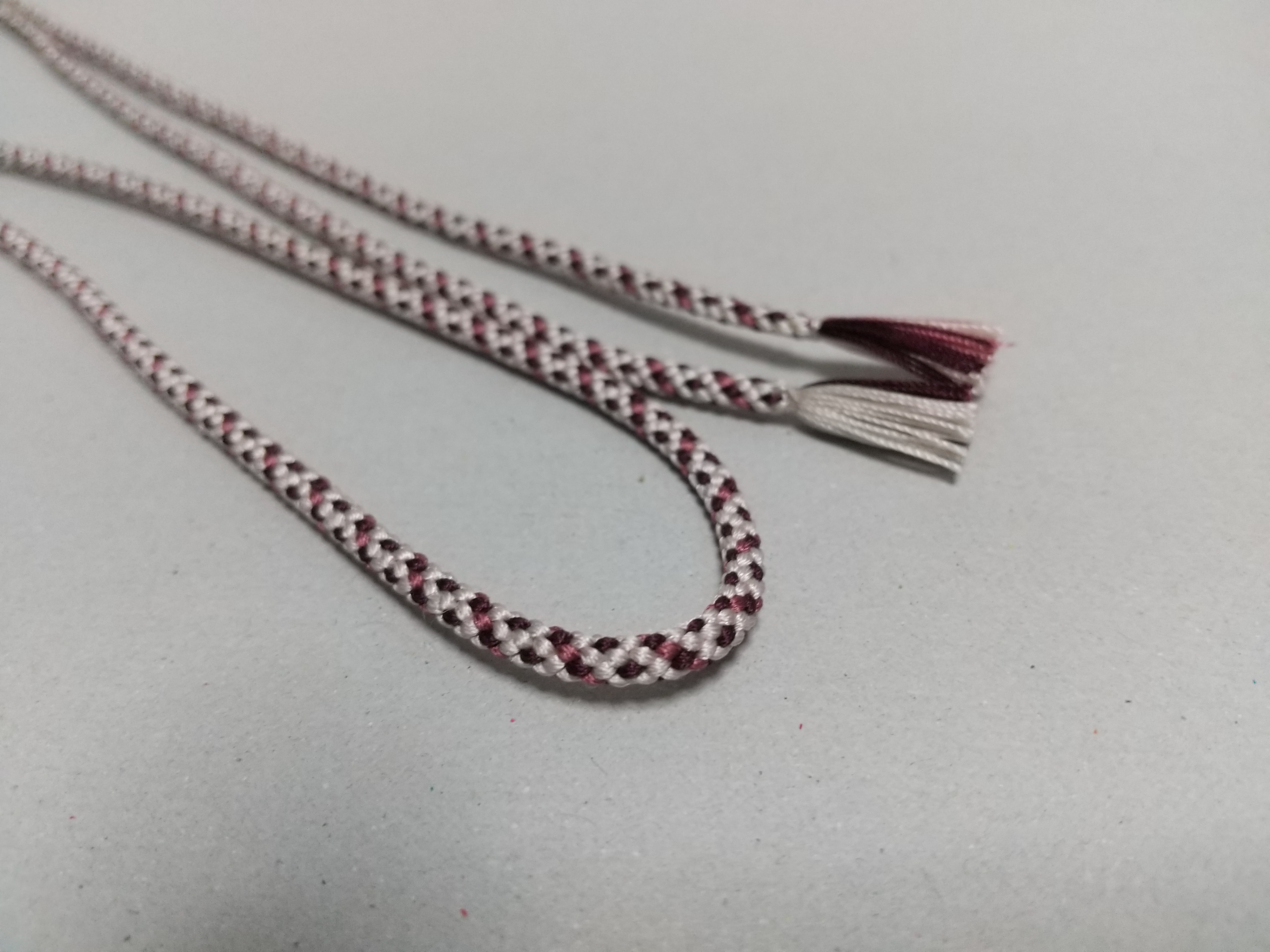 自由な紐　両房の始末済み　77cm　5mmの穴が通る　No.72/100