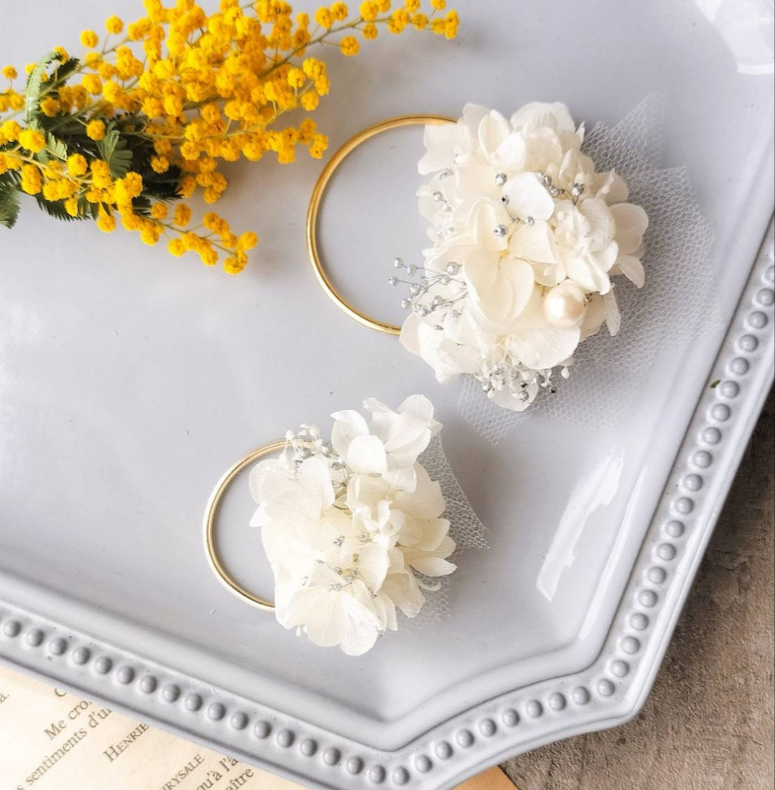 〚服を傷つけないマグネット〛白とシルバーのリング親子コサージュ　プリザーブドフラワー　入学式　卒業式　結婚式