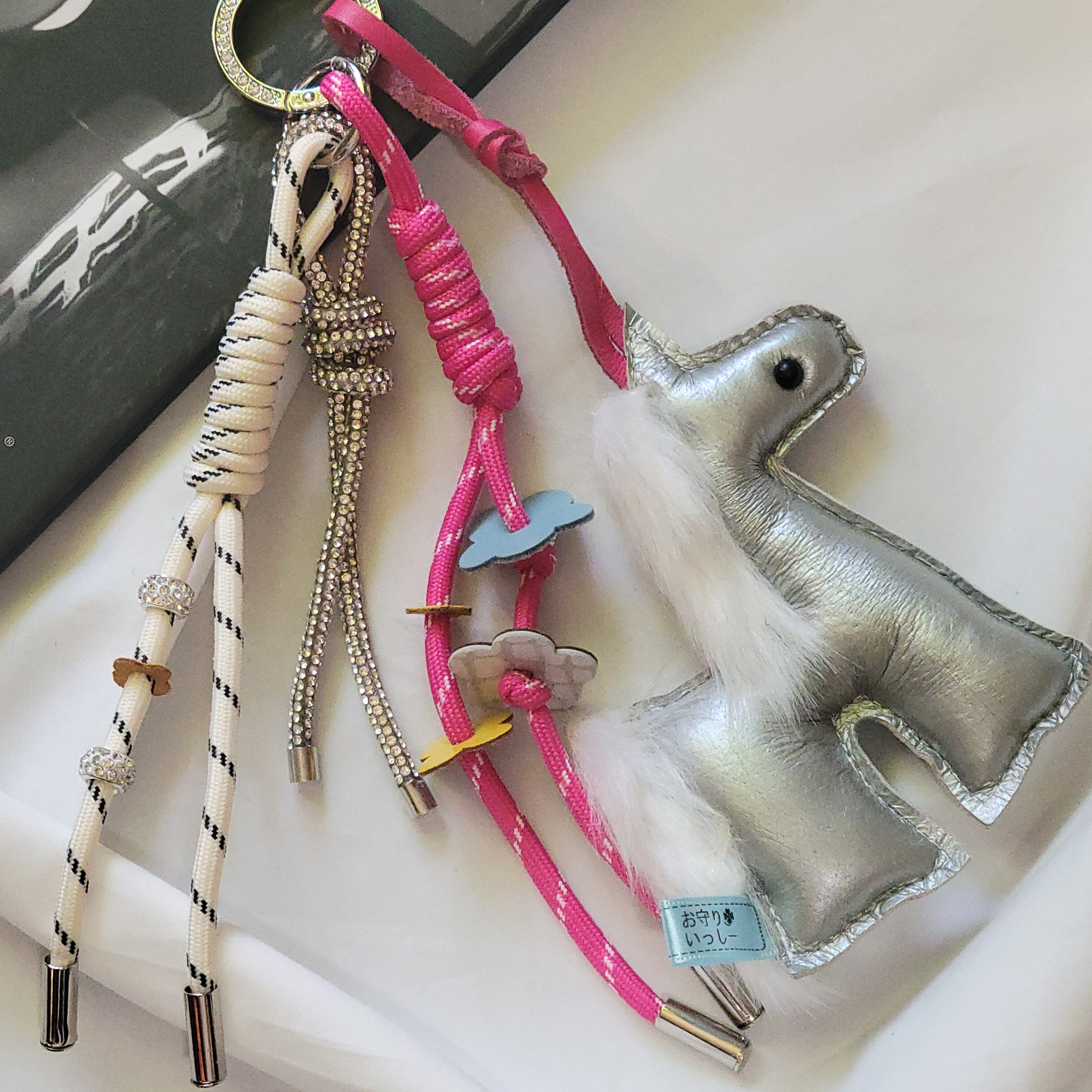 DEBUT　お守りいっしー&　好きがいっぱいのキーチャーム　②シルバー×ピンク