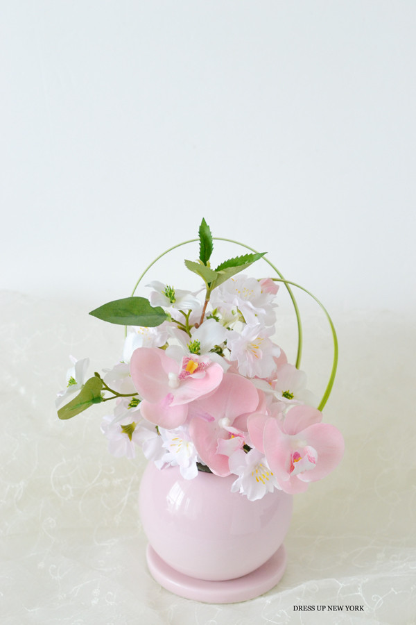 桜と胡蝶蘭のアレンジ