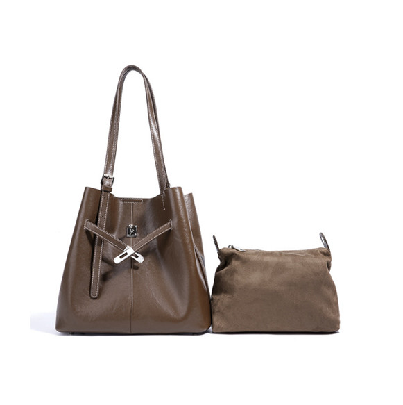 日本製★ソフトな牛革ショルダーバッグ斜め掛け★収納バッグ２Wayポーチ袋付き