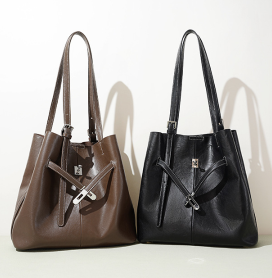 日本製★ソフトな牛革ショルダーバッグ斜め掛け★収納バッグ２Wayポーチ袋付き