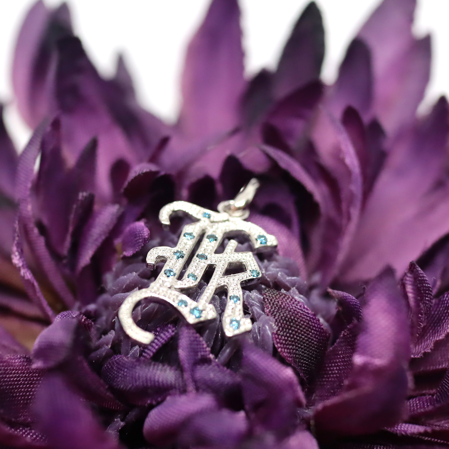 ブルーダイヤモンド イニシャル K ペンダントトップ プラチナコーティング