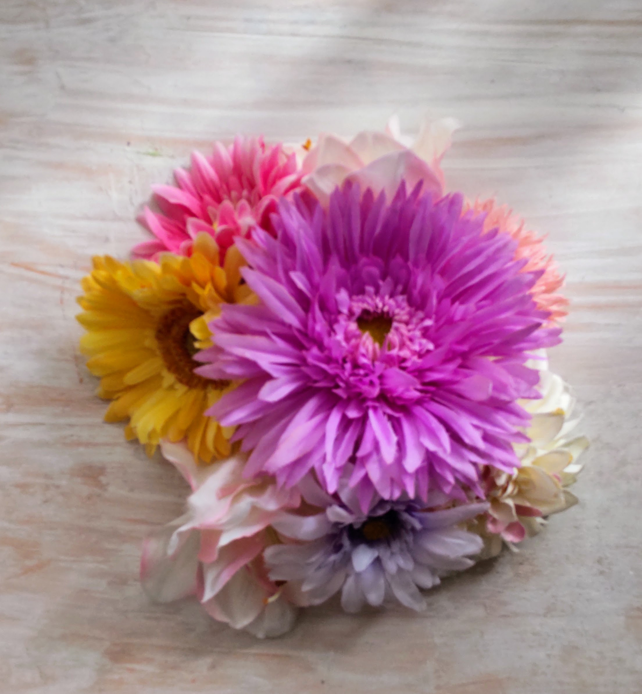 造花髪飾り　ガーベラ　アマリリス　ダリア