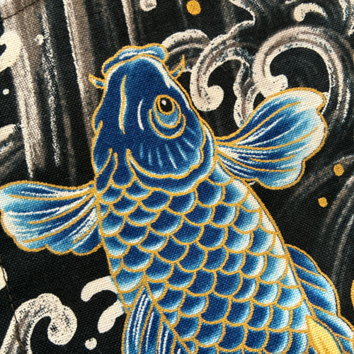 和風】昇り鯉柄 日本 金ラメ 渋い立体マスク 紺黒 手作り布マスク 赤