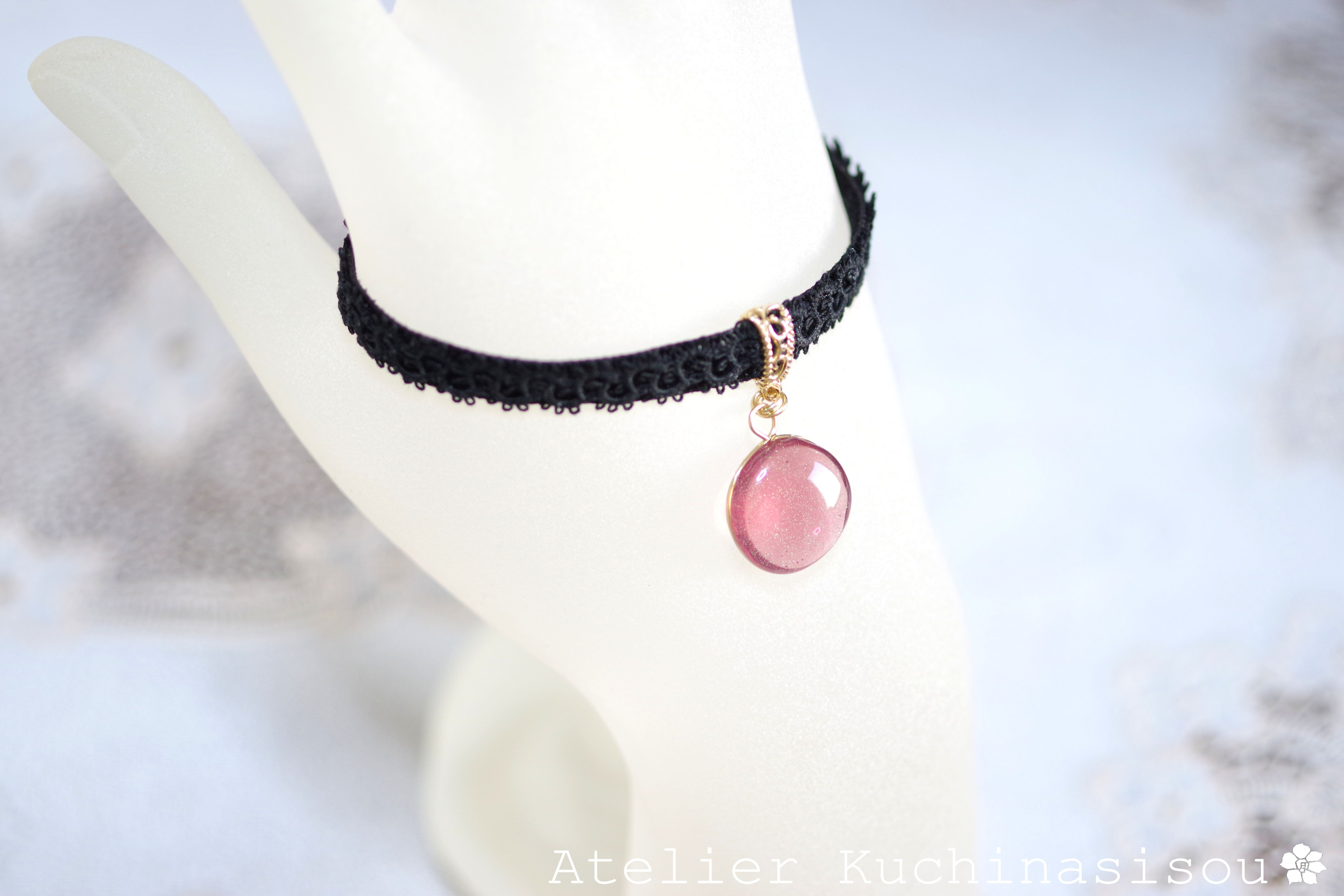 【受注製作】レジンアート　一粒の水滴とタティングレースとベルベットリボンのブレスレット〈欲望〉