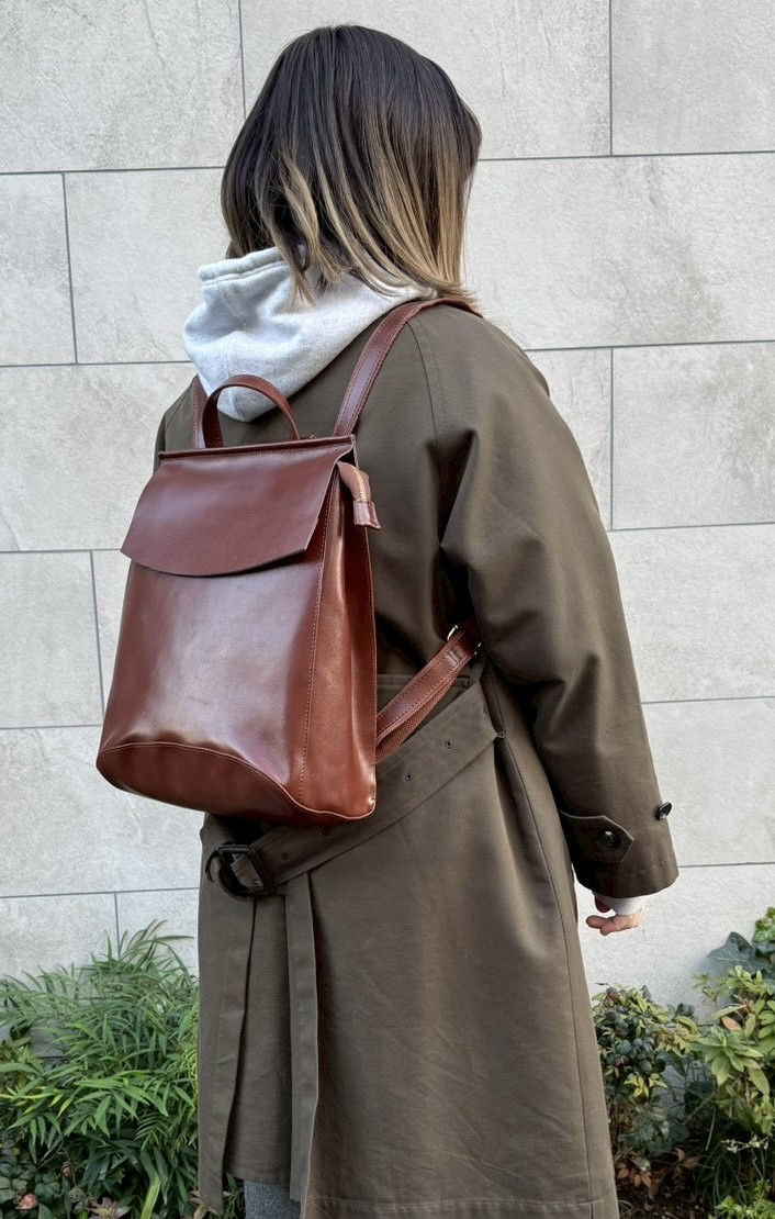 リニューアル⭐︎素材のレザーをアップグレード⭐︎シンプルて軽いレザー3wayリュック⭐︎通勤、通学に便利⭐︎キャメル色