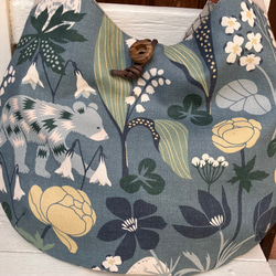 たまご型バッグ　ワンハンドル　北欧の庭とクマ 4枚目の画像