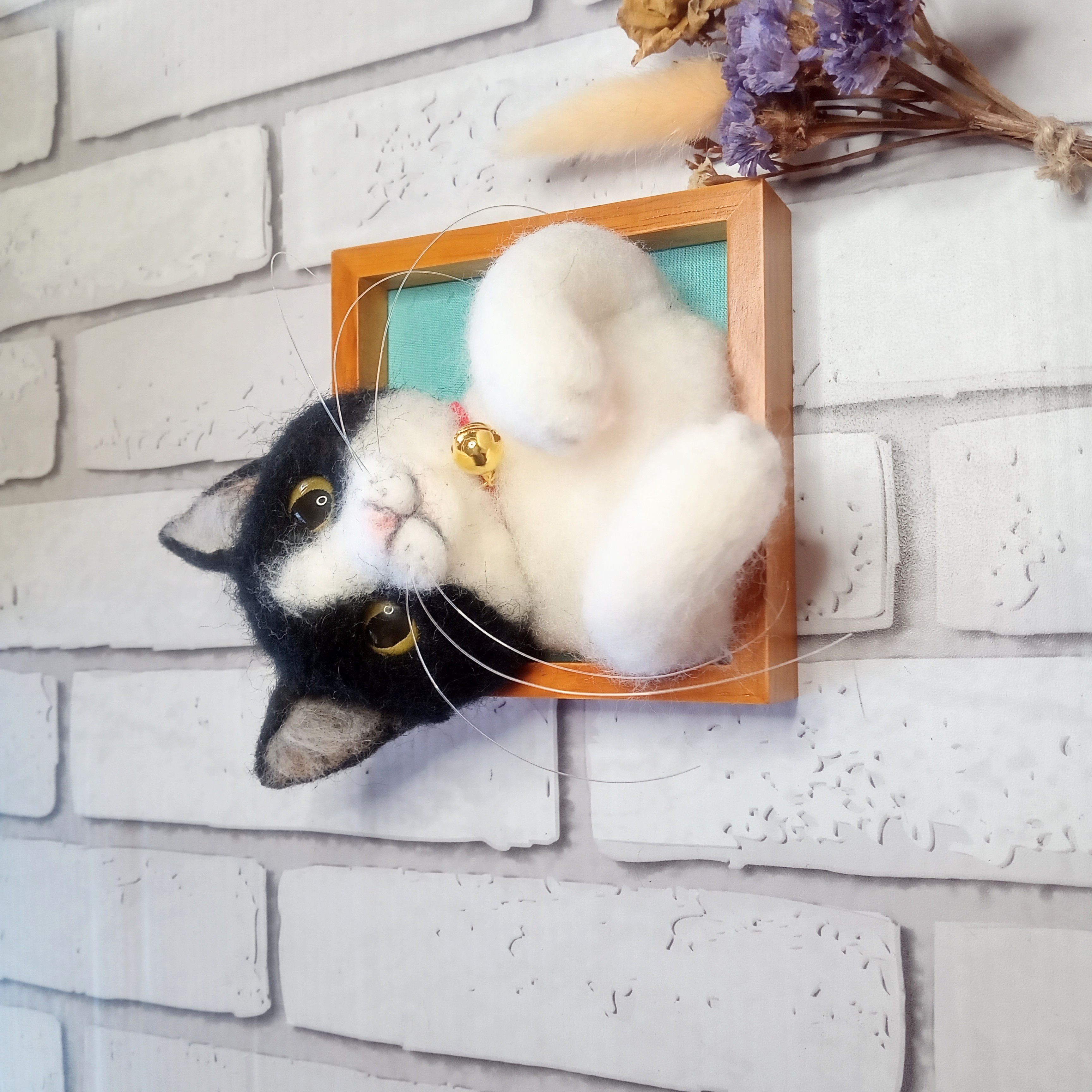 【ほっこり♡猫の見える窓】ハチワレ猫ver.【羊毛フェルト】【猫】【フレーム】