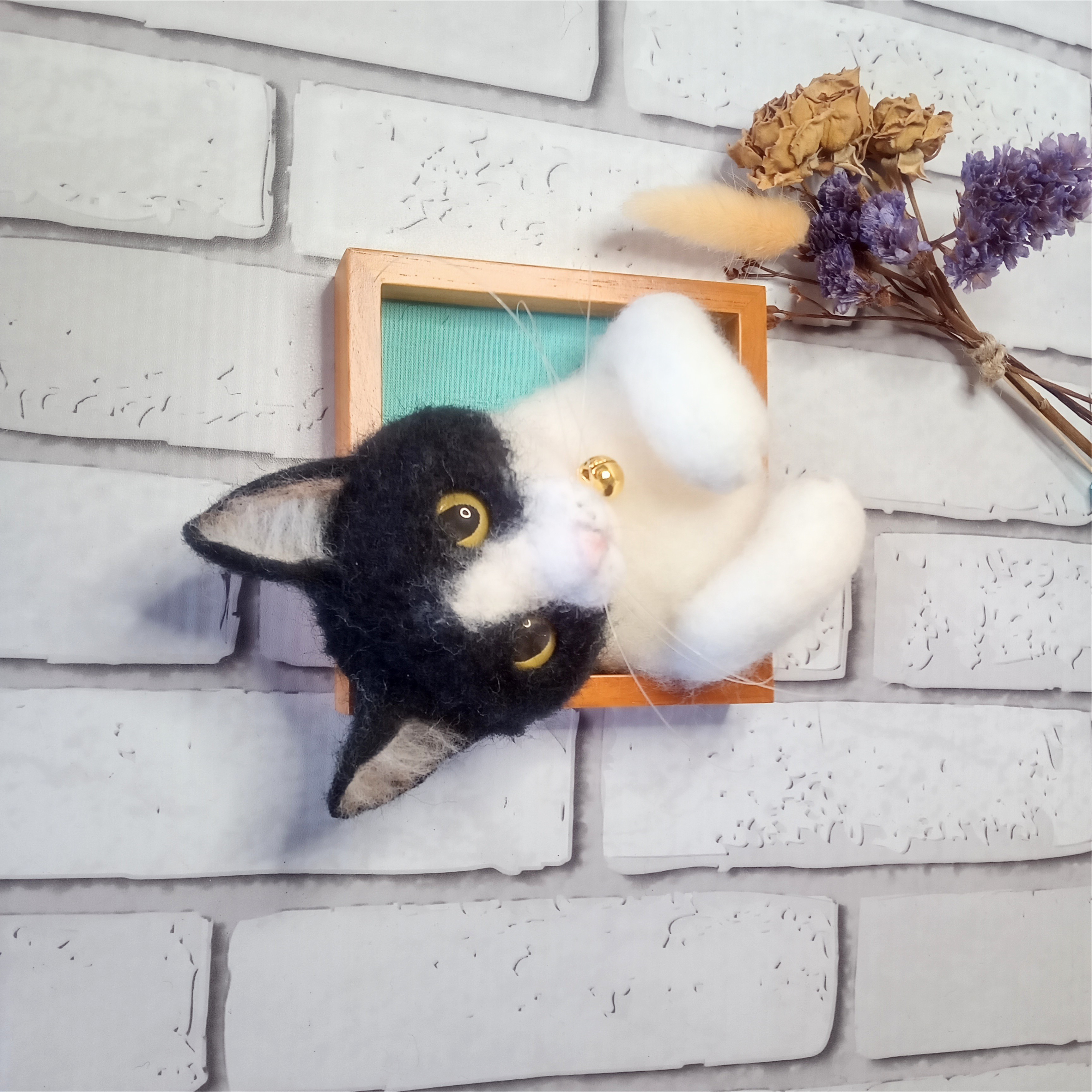 【ほっこり♡猫の見える窓】ハチワレ猫ver.【羊毛フェルト】【猫】【フレーム】