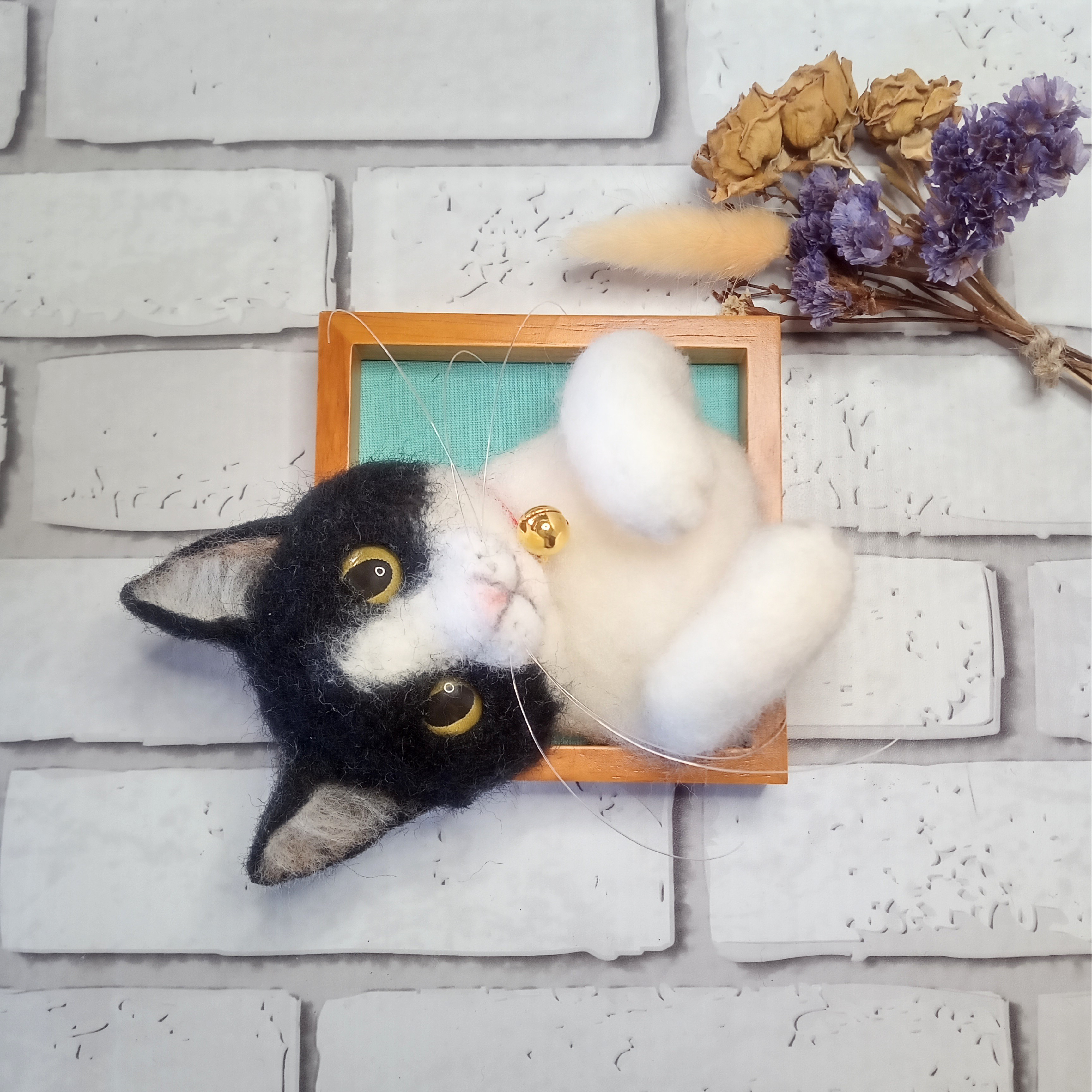 【ほっこり♡猫の見える窓】ハチワレ猫ver.【羊毛フェルト】【猫】【フレーム】