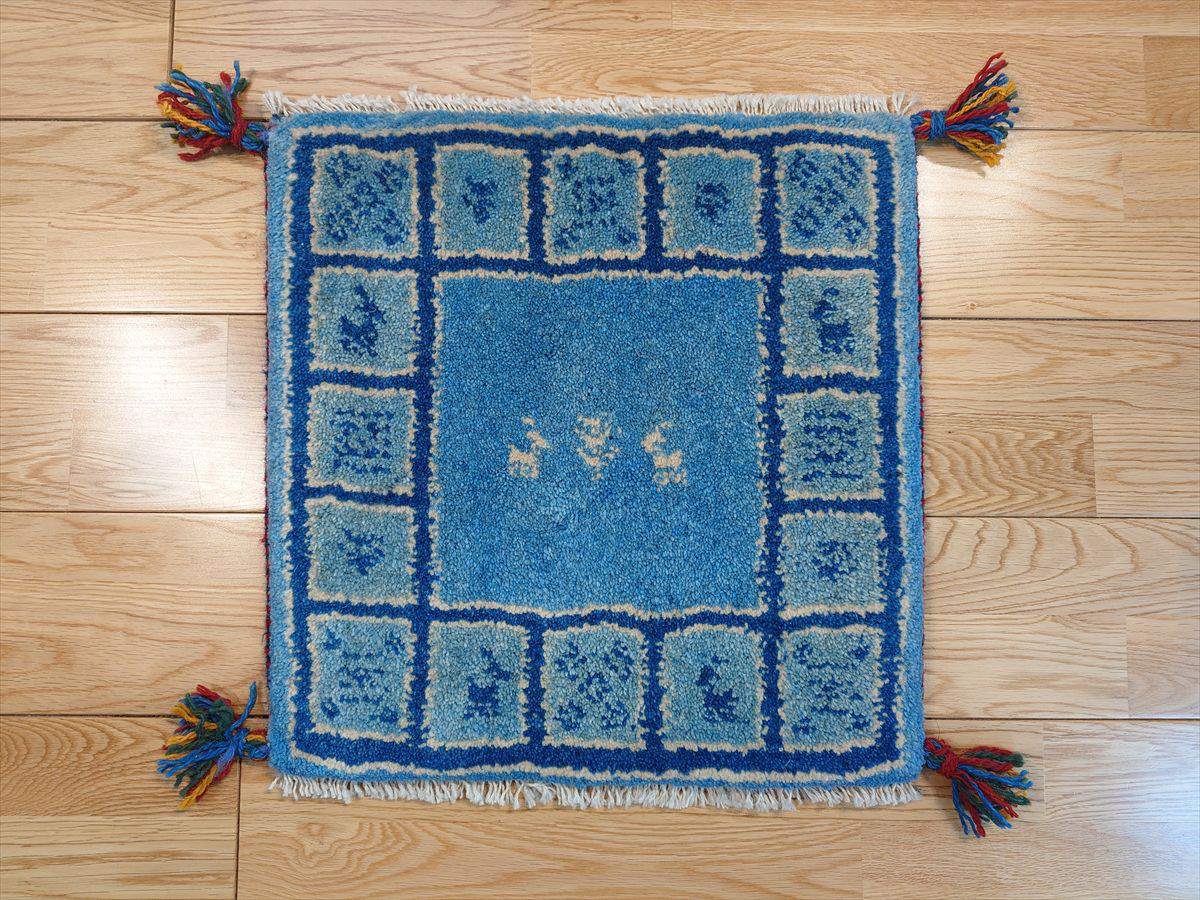 ペルシャ　ギャッベ　ミニマット　ラグ　横43x43.5cm　 中は青色　水色のパネルで囲む　Z31