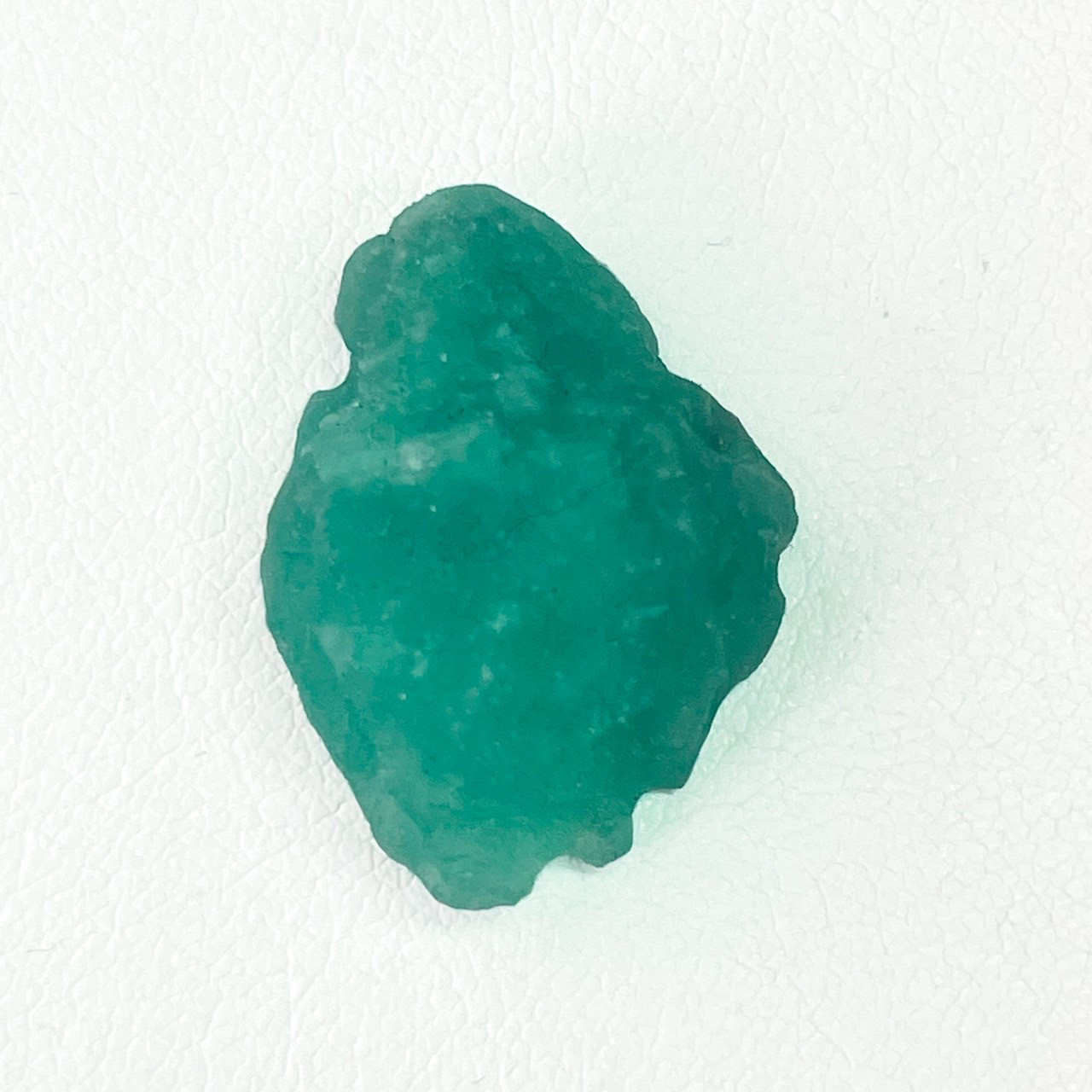 瑞々しい緑を宿す エメラルド原石 16.532ct