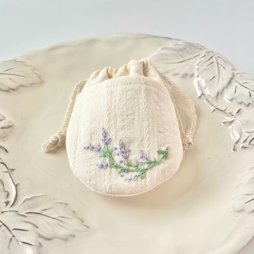 ハーブ香るサシェ（匂い袋）にもなる 刺繍ポケット付き巾着＊自然素材