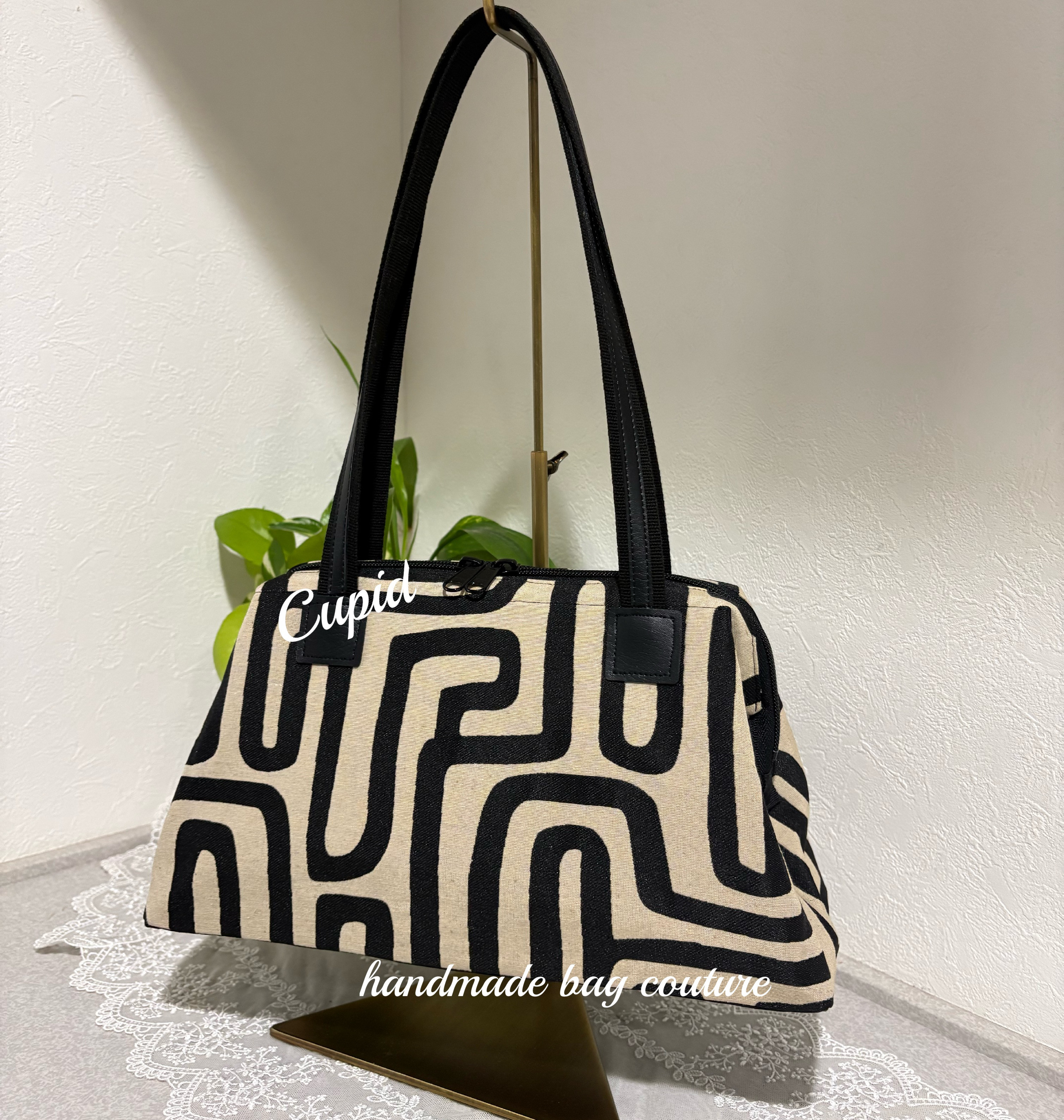 フランス輸ジャガード織 モダンな幾何学模様を使ったカパッと開閉軽量ショルダー横型ボストンバッグ（ラストです）