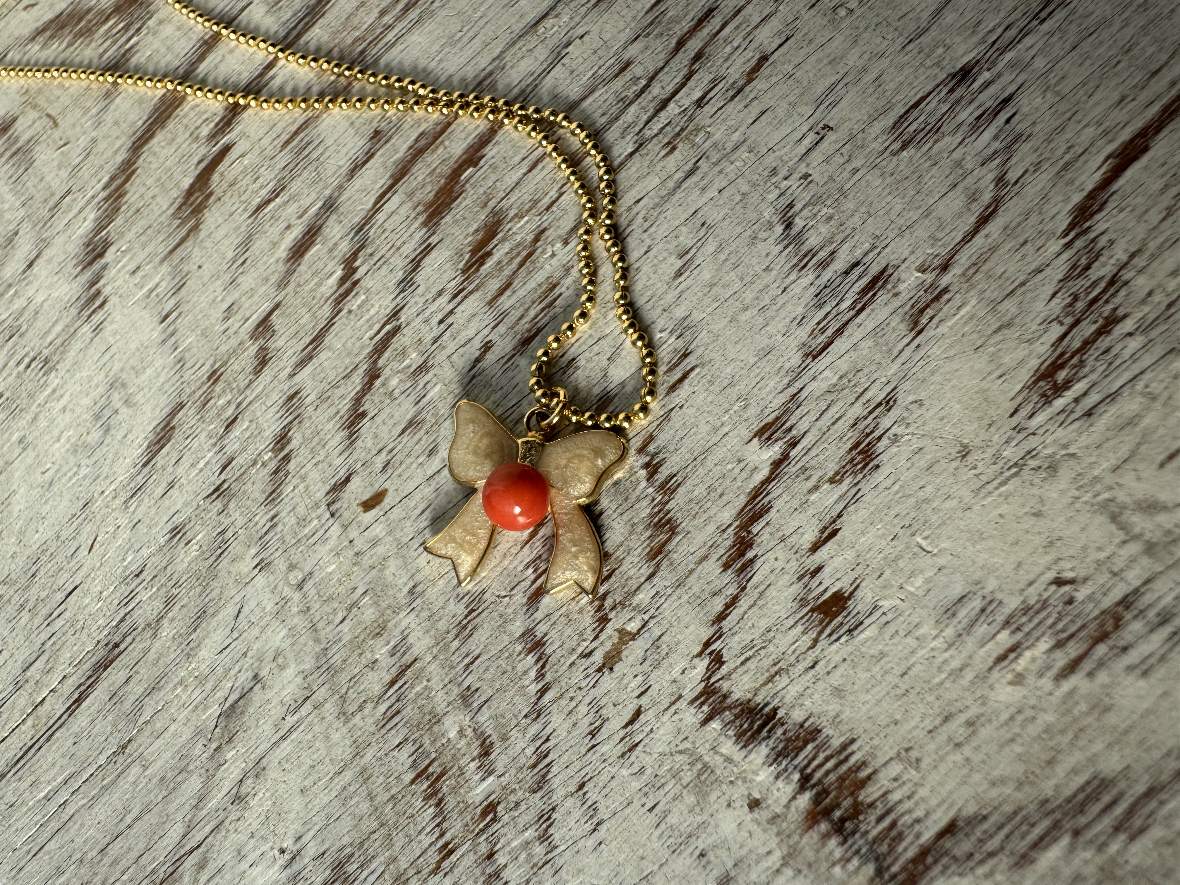 【送料無料企画品】Natural Precious Coral"（天然宝石珊瑚）高知産　赤珊瑚　ペンダント【りぼん　結】