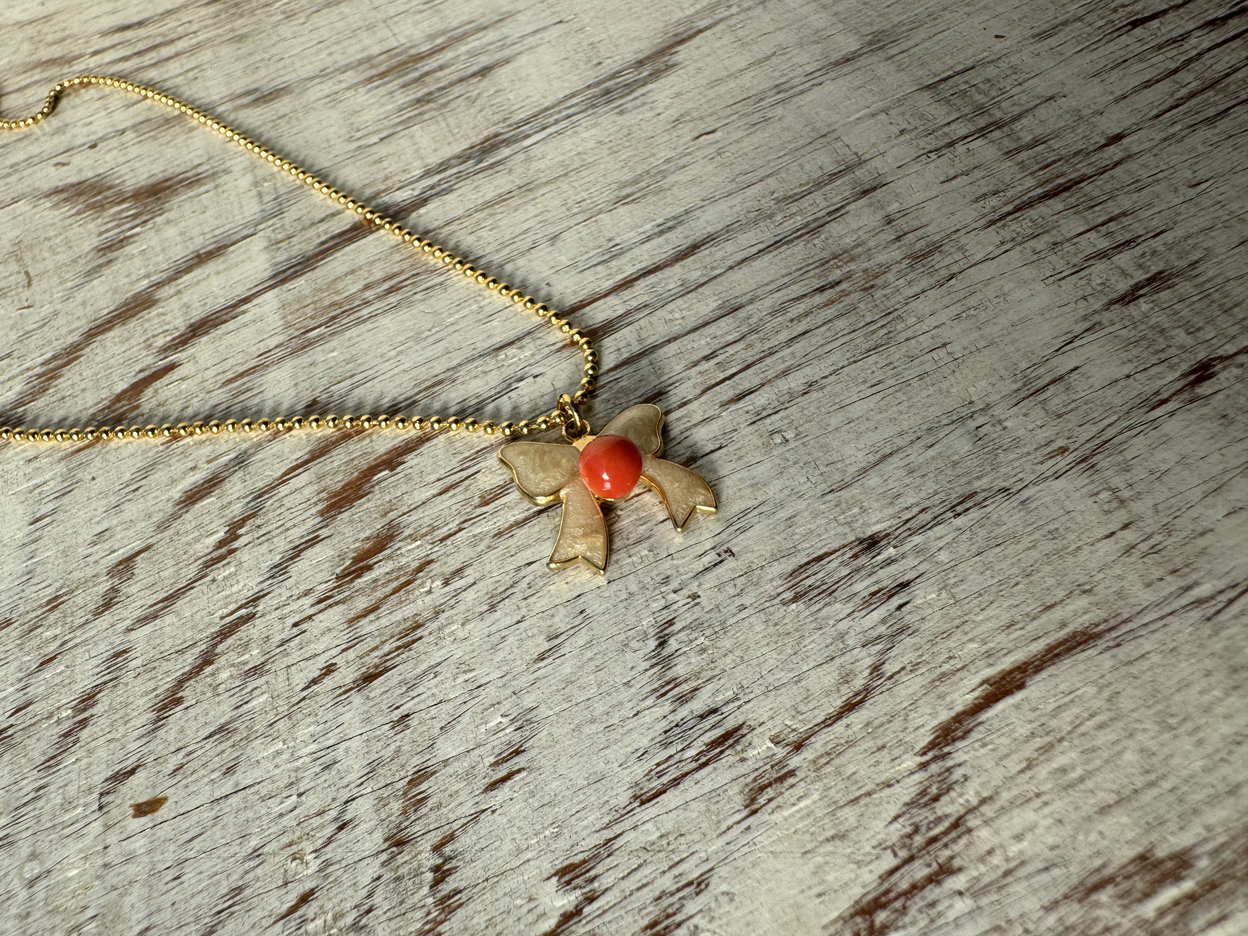 【送料無料企画品】Natural Precious Coral"（天然宝石珊瑚）高知産　赤珊瑚　ペンダント【りぼん　結】