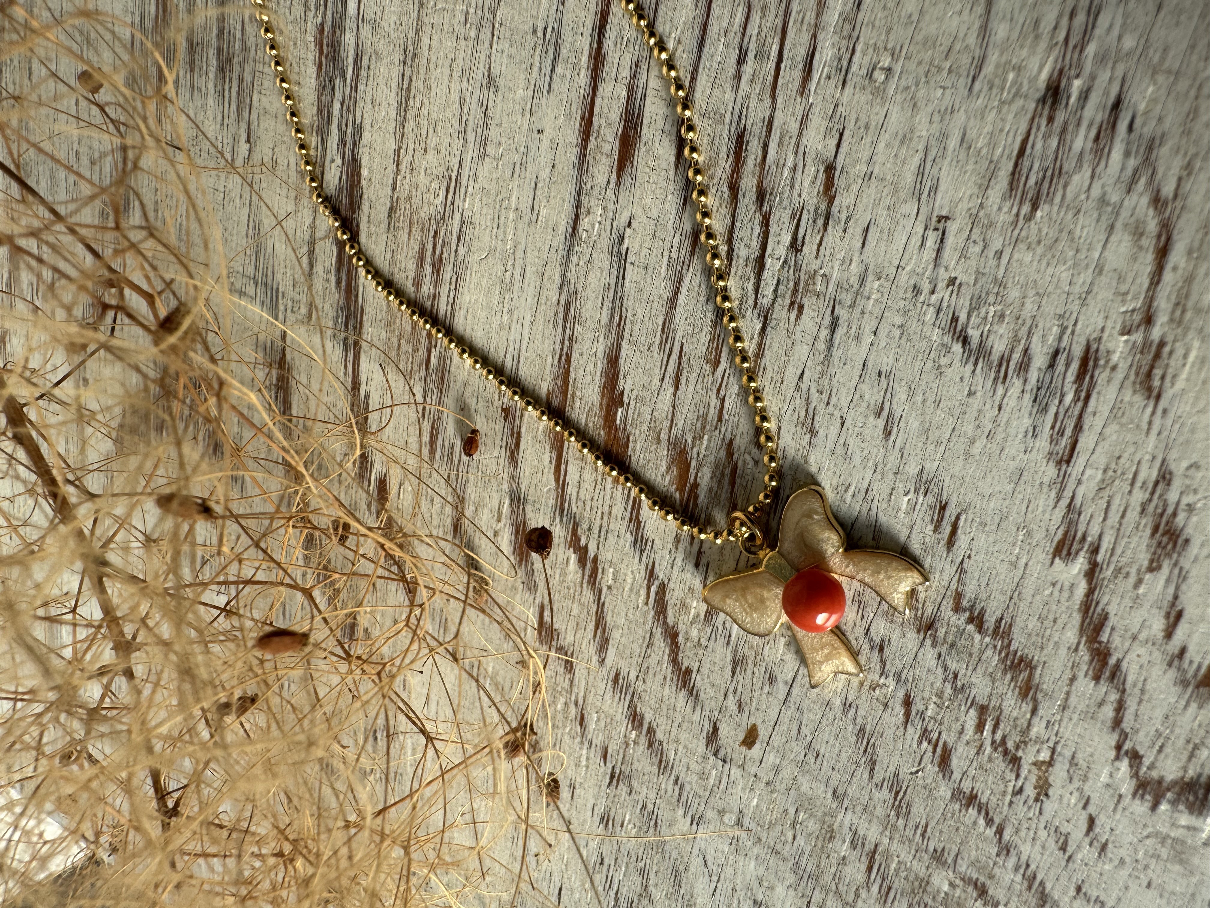 【送料無料企画品】Natural Precious Coral"（天然宝石珊瑚）高知産　赤珊瑚　ペンダント【りぼん　結】