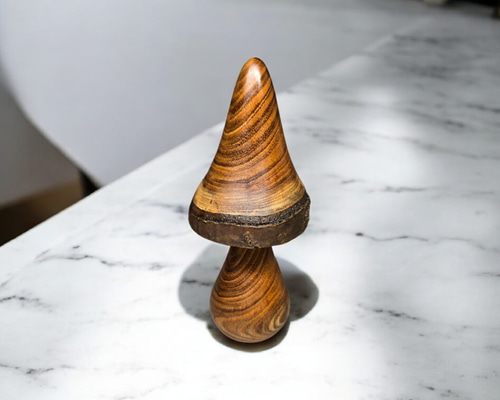 縁起木・えんじゅ】幸せを呼ぶ天然木のきのこオブジェ（高さ12.5cm