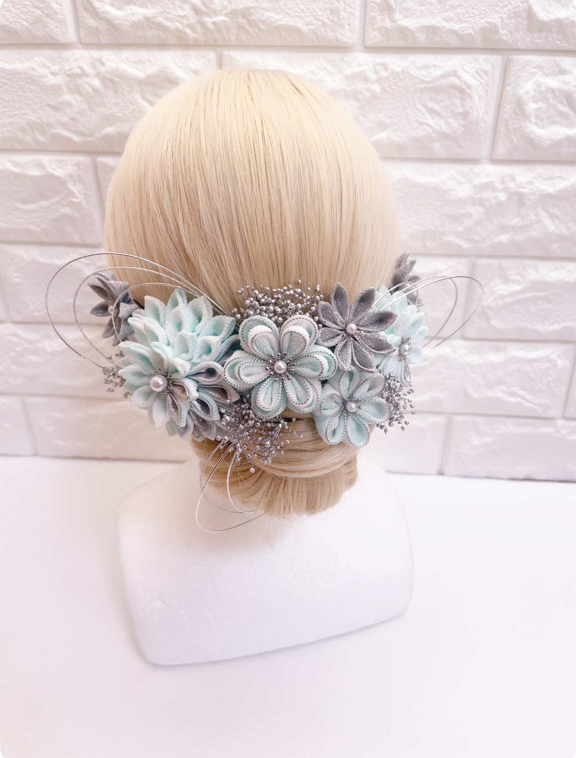 つまみ細工　髪飾り　成人式　卒業式　結婚式　七五三 着物　袴　振袖　ヘアアクセサリー　かっこいい　かわいい　青　銀　水色