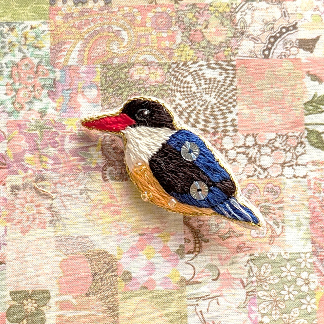 刺繍ブローチ　ヤマショウビン　鳥