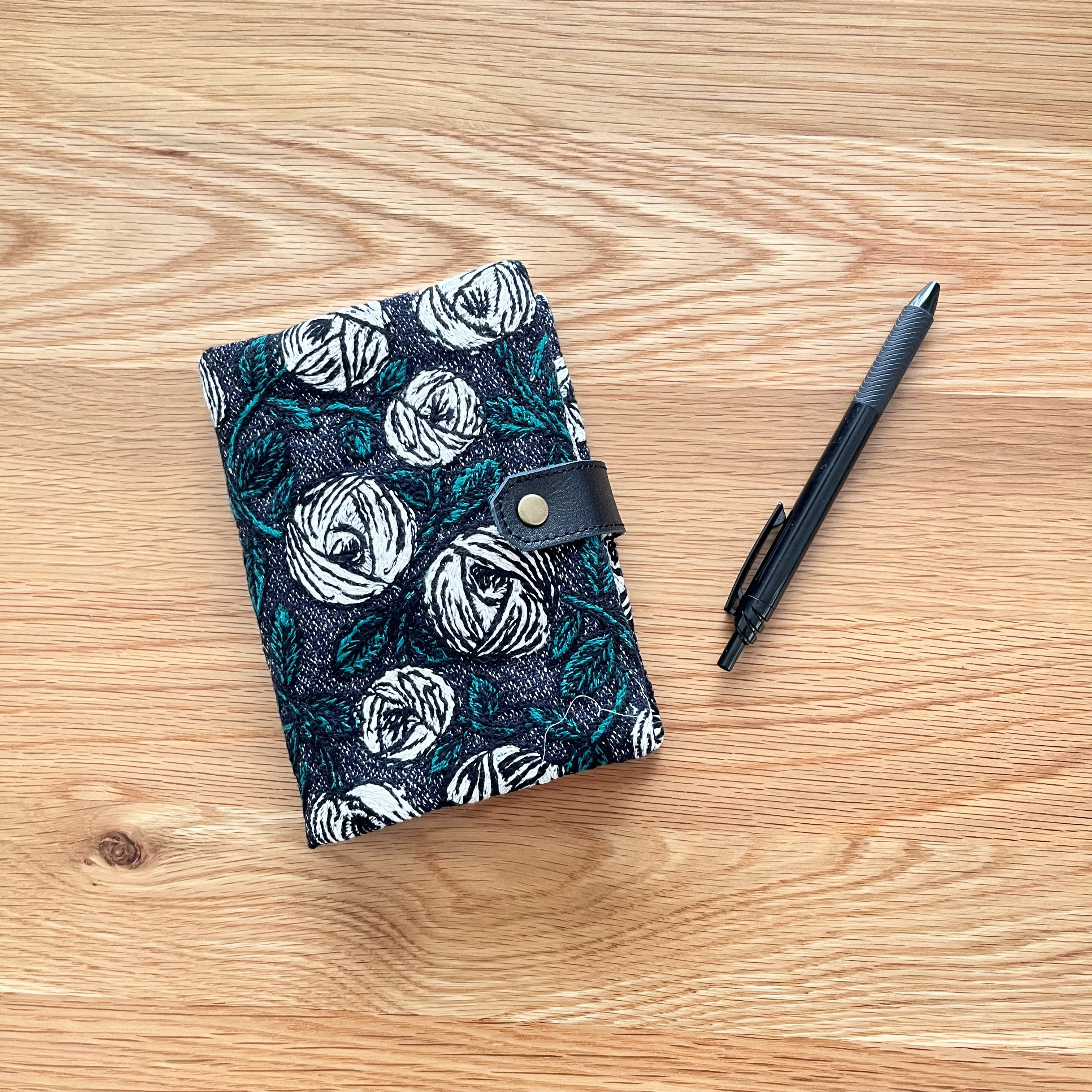 ほぼ日手帳カバー　mina perhonen  rosy ミナペルホネン の刺繍生地