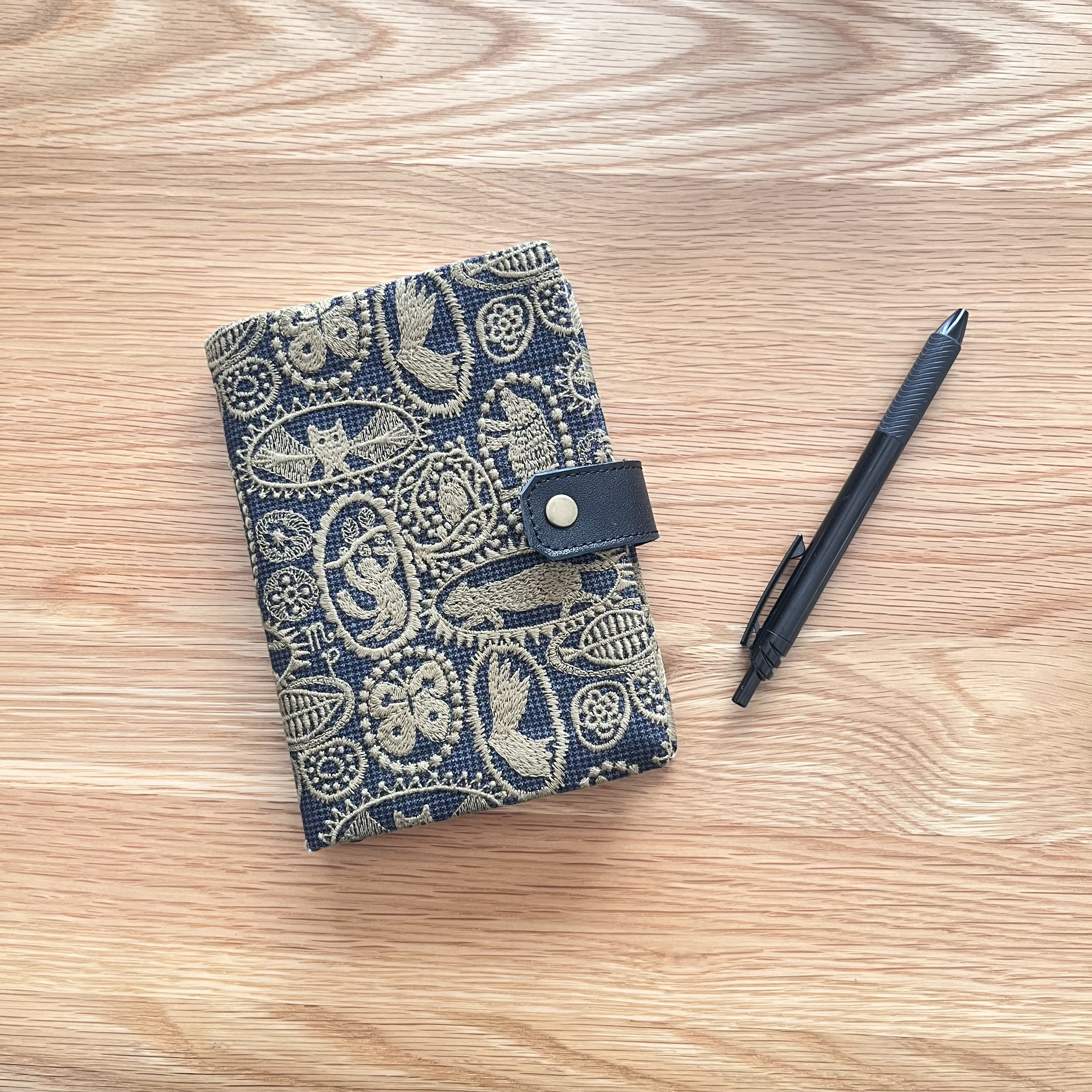 ほぼ日手帳カバー　mina perhonen  jungle relief ミナペルホネン の刺繍生地