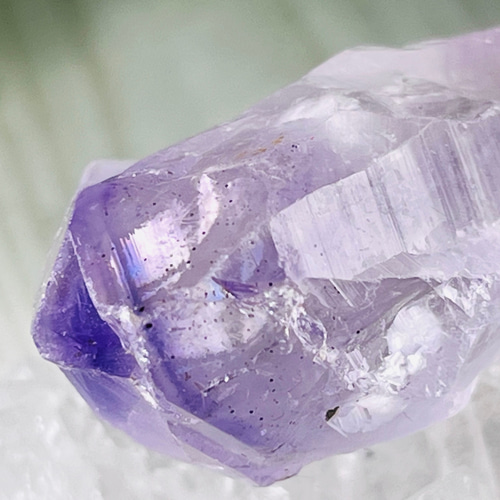 カコクセナイト内包 ミステリアス晶紋アメジスト 紫水晶 原石 ラフ