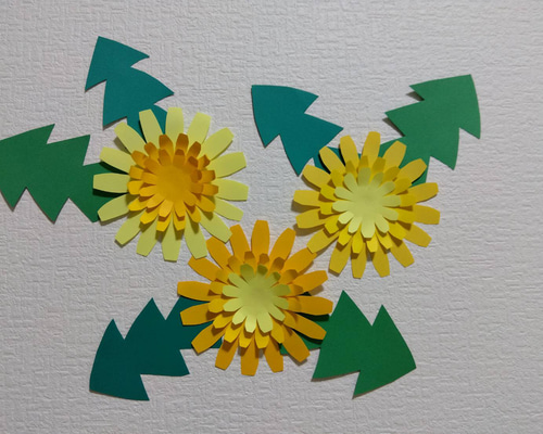 タンポポ3輪（大きめサイズ）〈春の壁面〉 画用 紙 壁面飾り 保育園