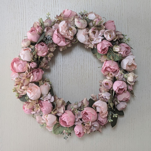 春の兆しを感じる ほんのり甘い大人ピンクのローズリース（大きめ33cm