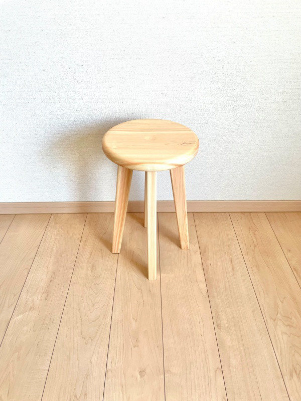 ヒノキのスツール