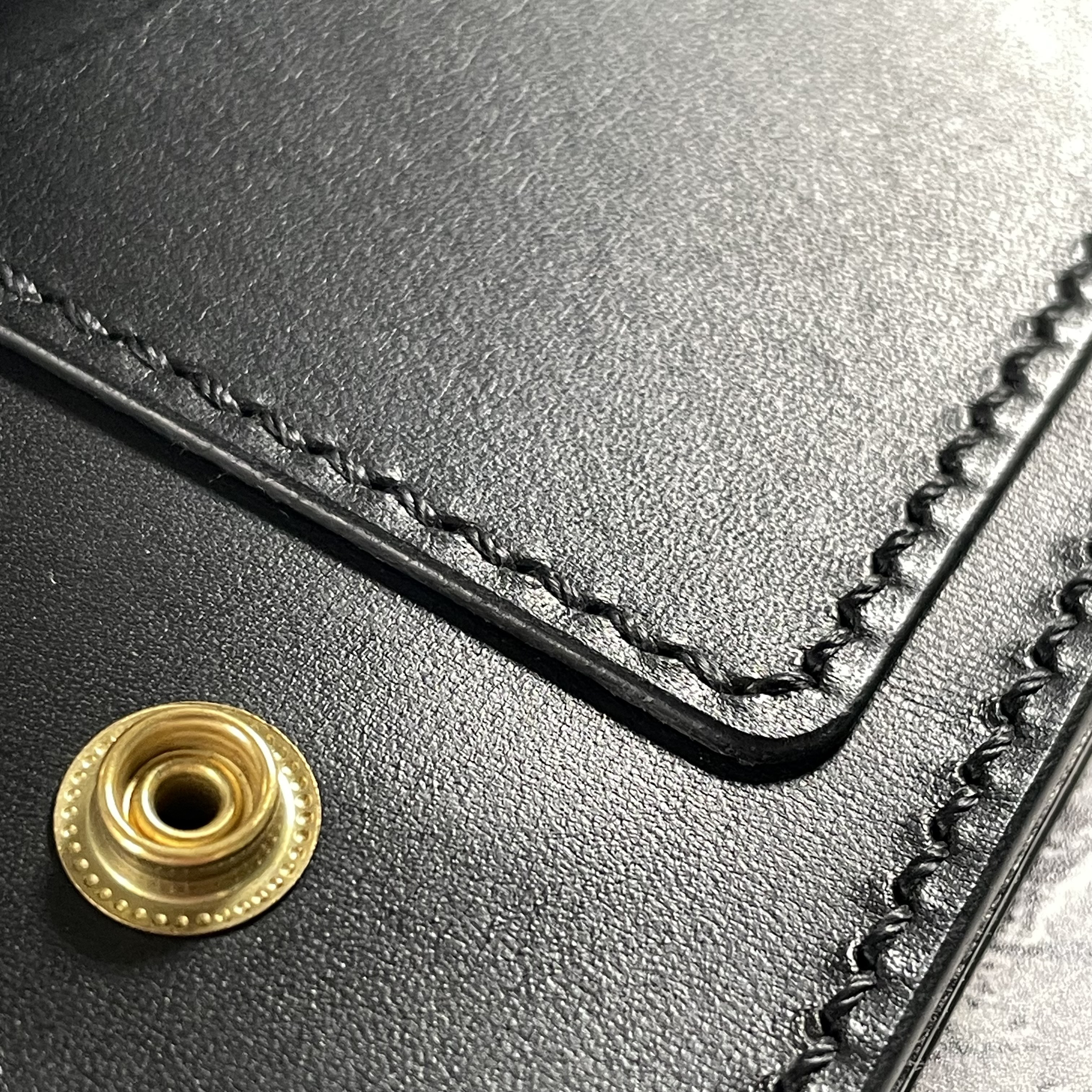Trucker Wallet "CORE"｜総手縫いで仕立てる、イタリアンレザーCRUSTの堅牢な長財布