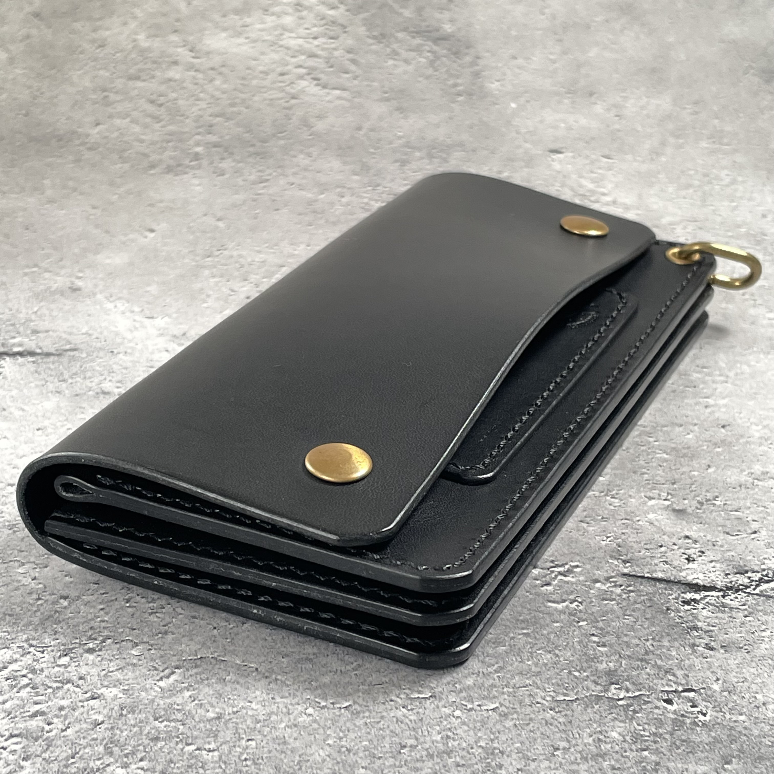Trucker Wallet "CORE"｜総手縫いで仕立てる、イタリアンレザーCRUSTの堅牢な長財布