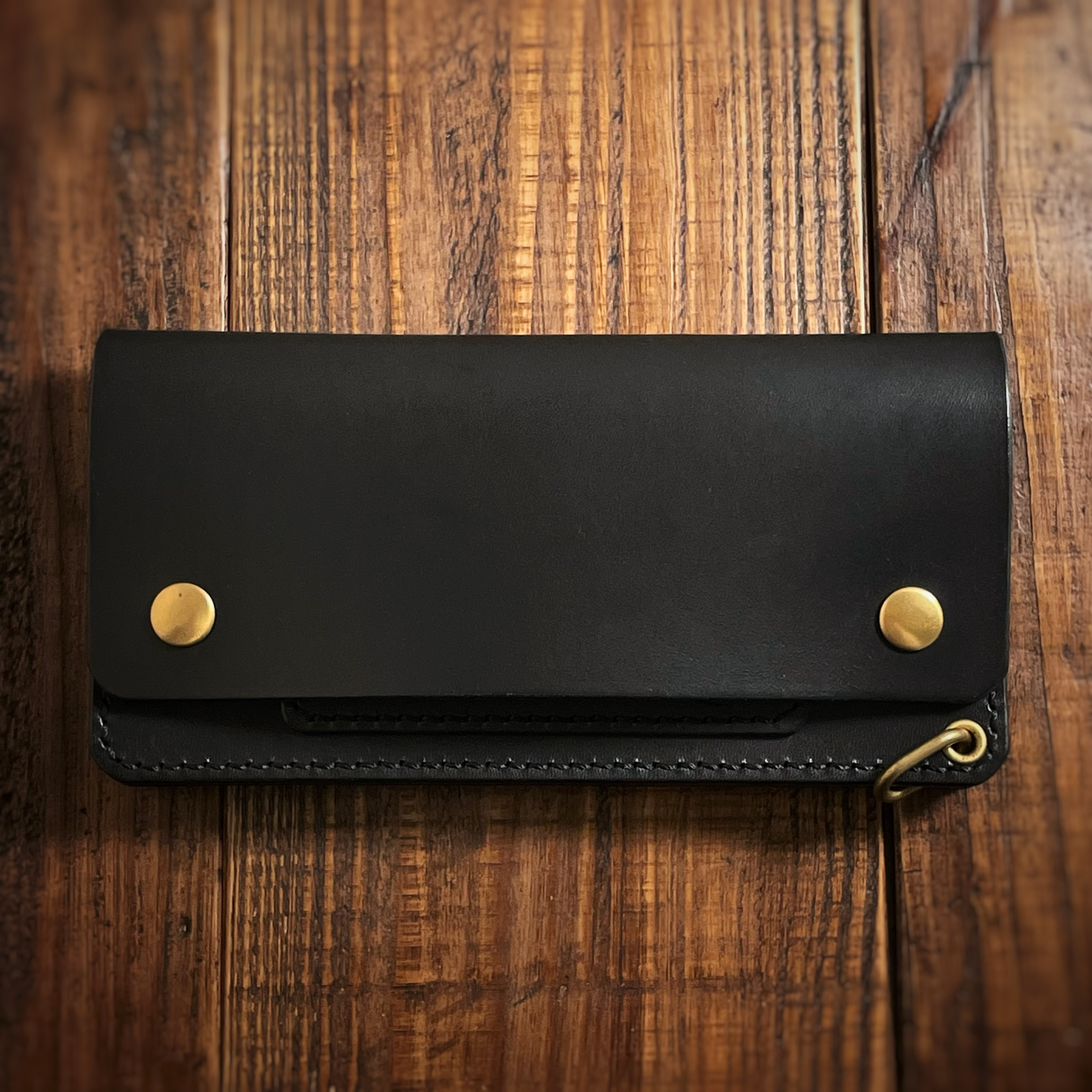 Trucker Wallet "CORE"｜総手縫いで仕立てる、イタリアンレザーCRUSTの堅牢な長財布