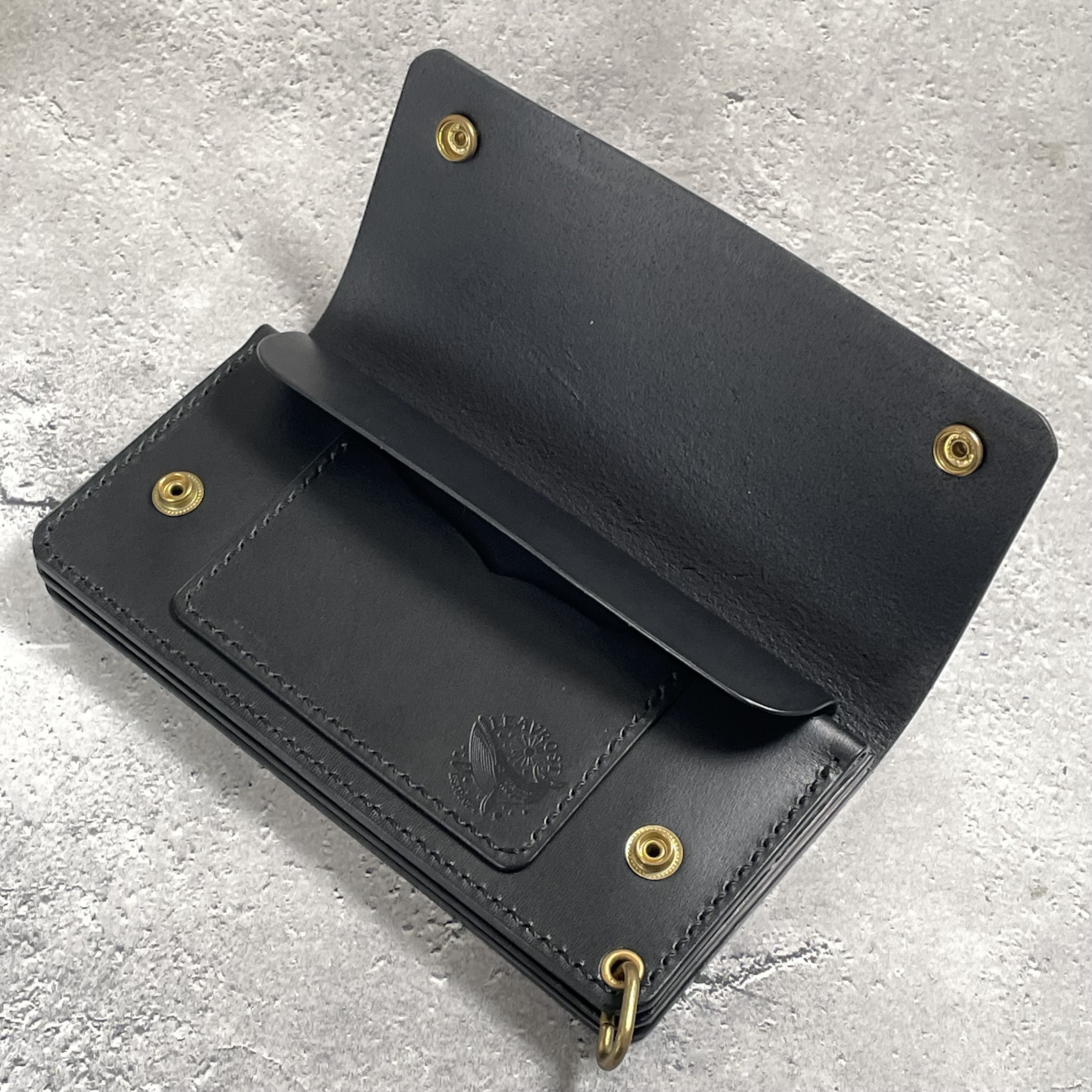 Trucker Wallet "CORE"｜総手縫いで仕立てる、イタリアンレザーCRUSTの堅牢な長財布