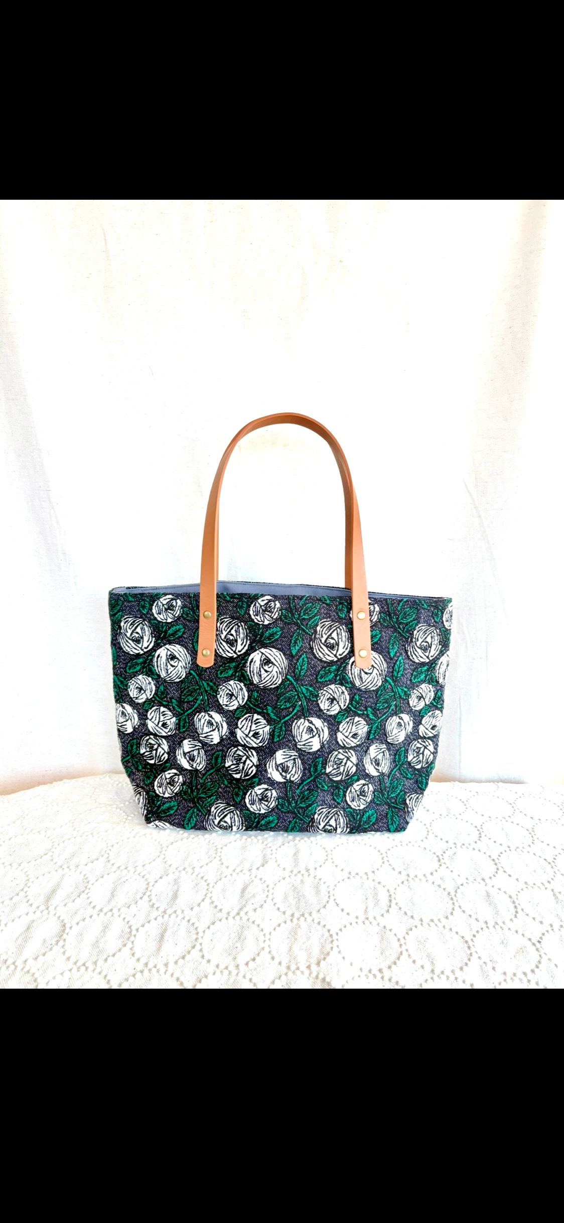 一点物　送料無料　ミナペルホネン  rosy  navy.  マチあり　トートバッグ  ハンドメイド