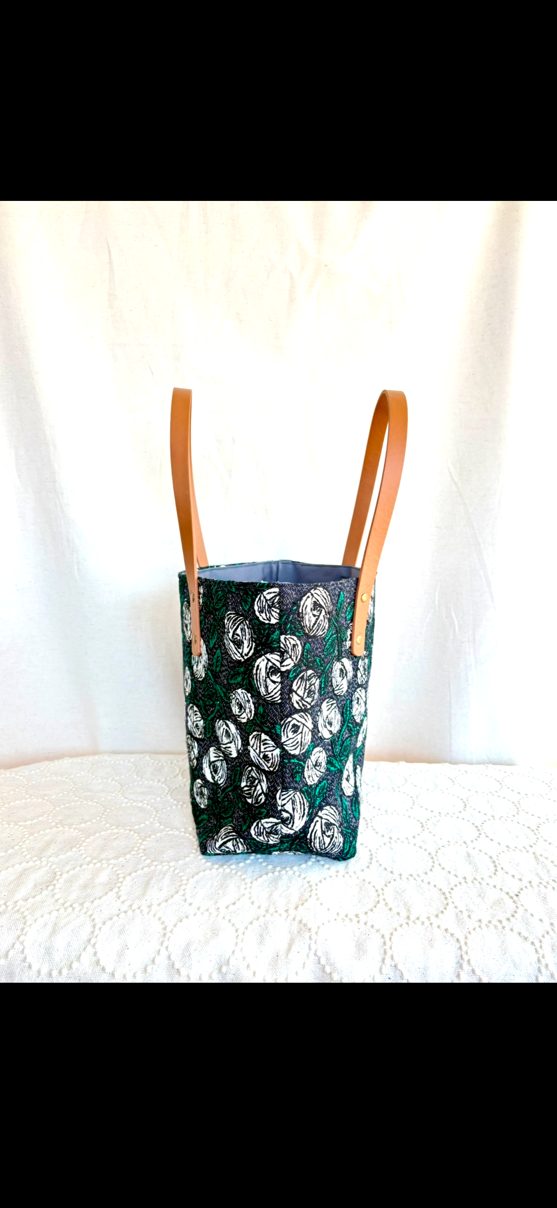 一点物　送料無料　ミナペルホネン  rosy  navy.  マチあり　トートバッグ  ハンドメイド