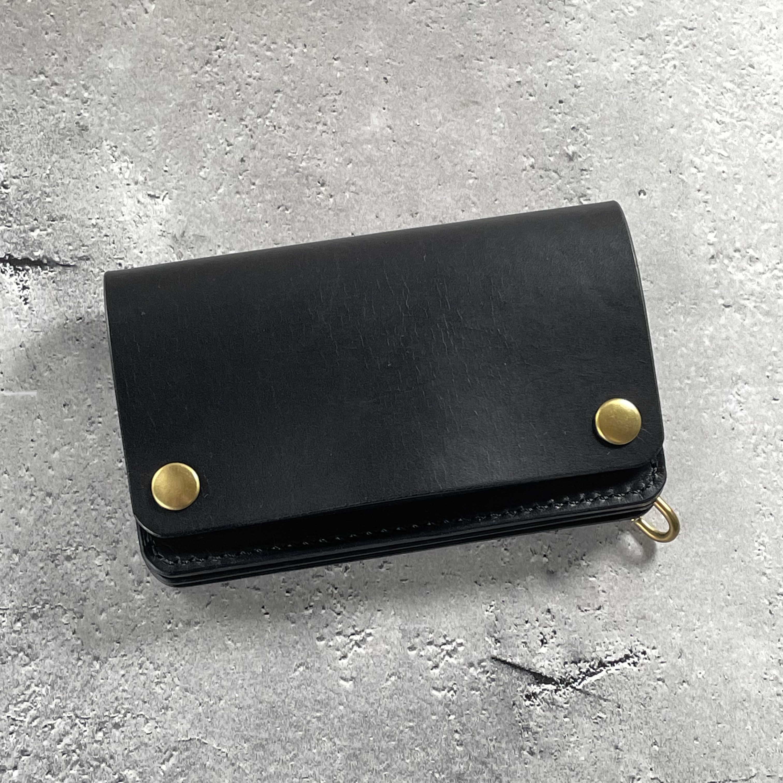 Middle Trucker Wallet "CORE mid"｜総手縫い・イタリアンレザーCRUSTの堅牢なミドル財布