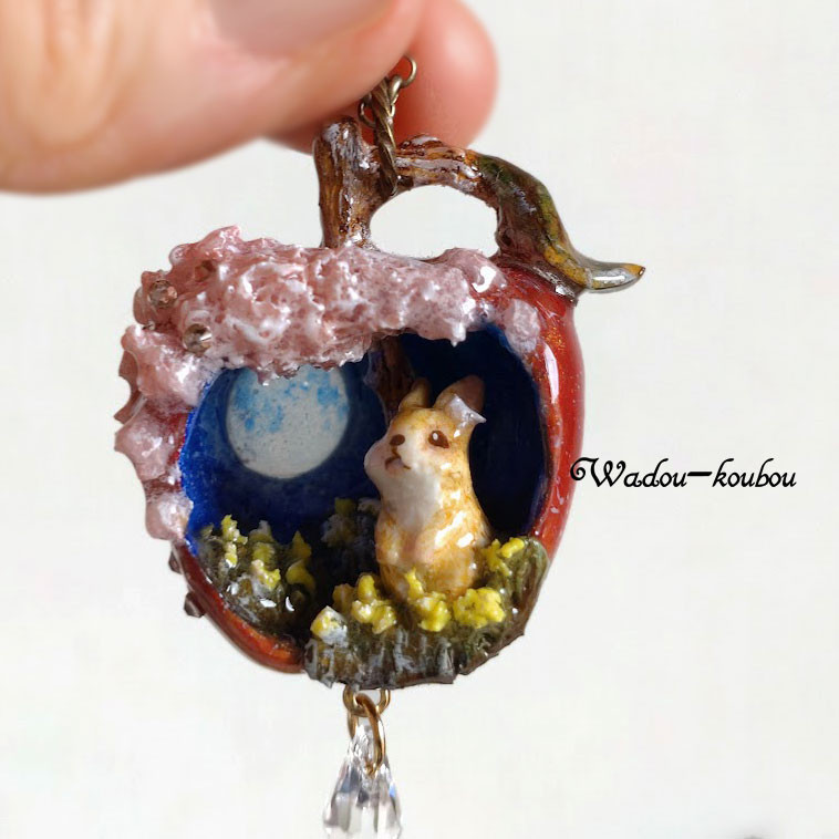 リンゴの森『夜桜兎』ネックレス　送料無料