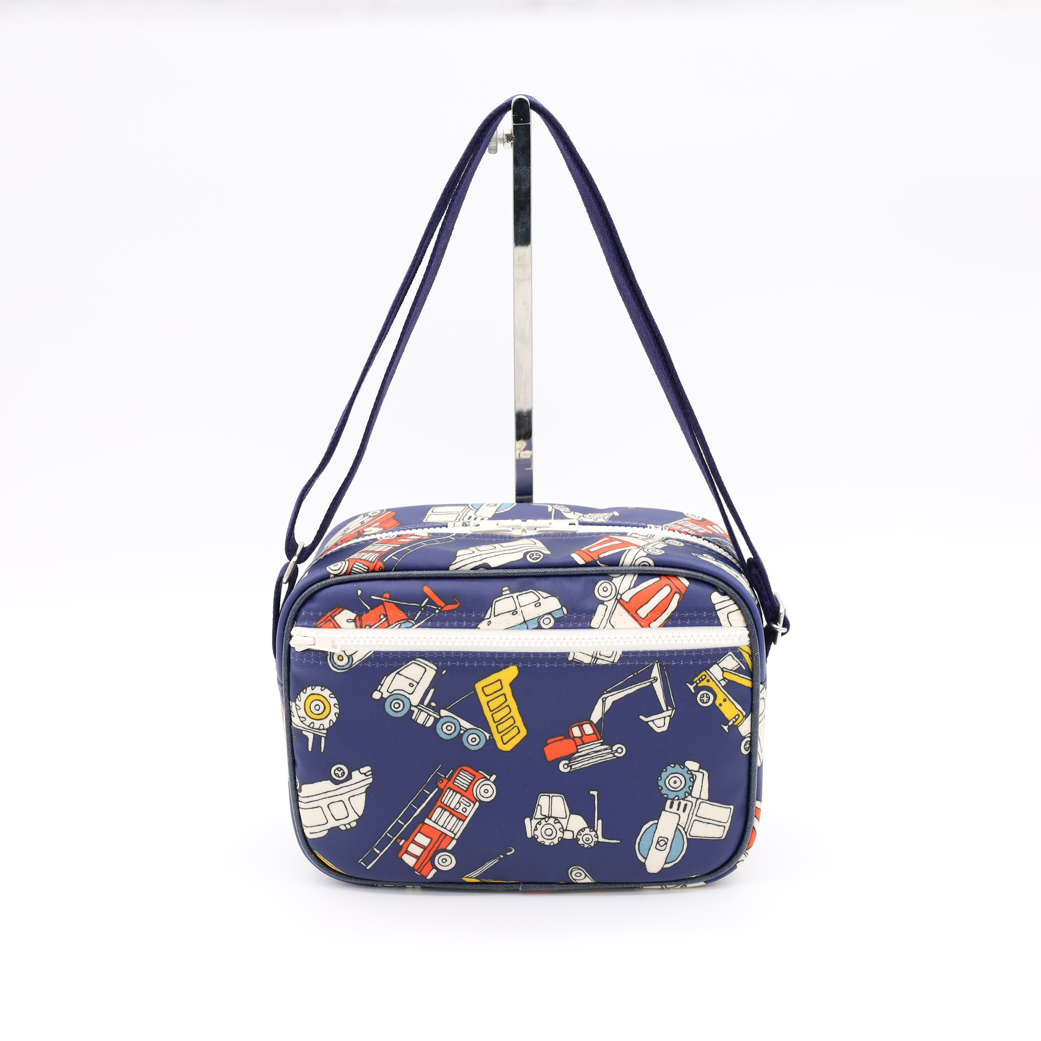 在庫あり　通園ショルダーバッグ　防水・撥水ラミネート素材　働く車　乗り物　消防車　総柄　保育園バッグ　入園バッグ　男の子