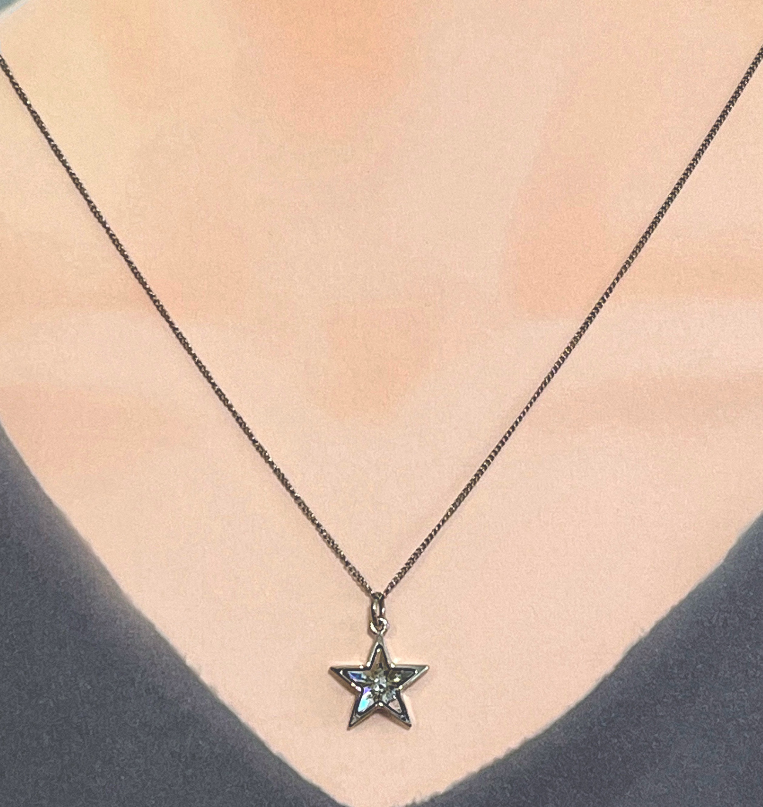 《キラキラ光る星のネックレス》アレルギー対応素材&オーストリア製最高級クリスタル使用
