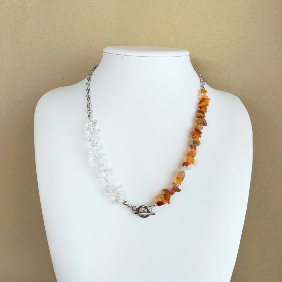 【不揃いだからかわいい】  53㎝　24g    天然石ネックレス　カーネリアン　水晶　金属アレルギー　アシンメトリー
