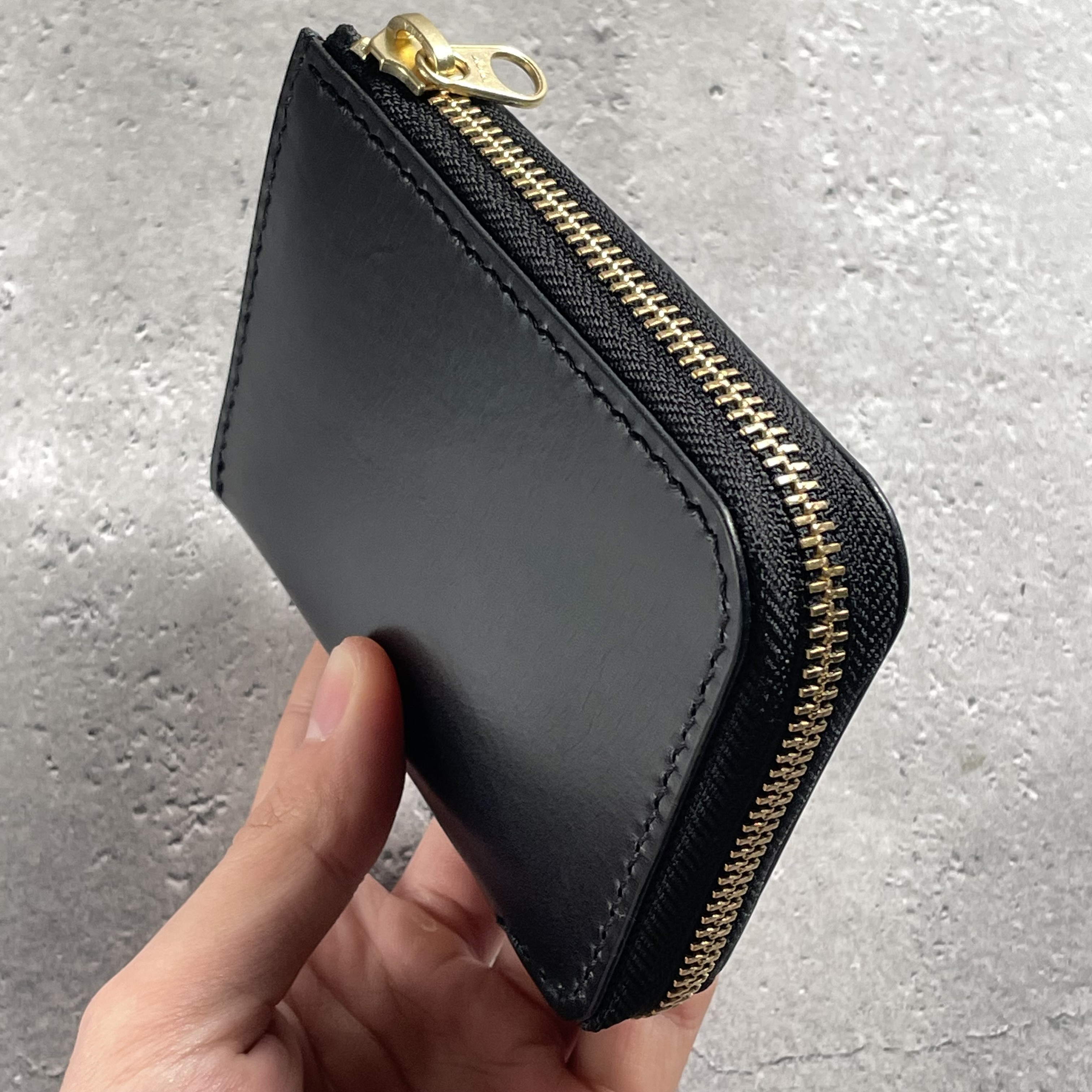 Lzip Wallet｜経年変化の異なる2種の革を組み合わせた、L字ファスナー財布