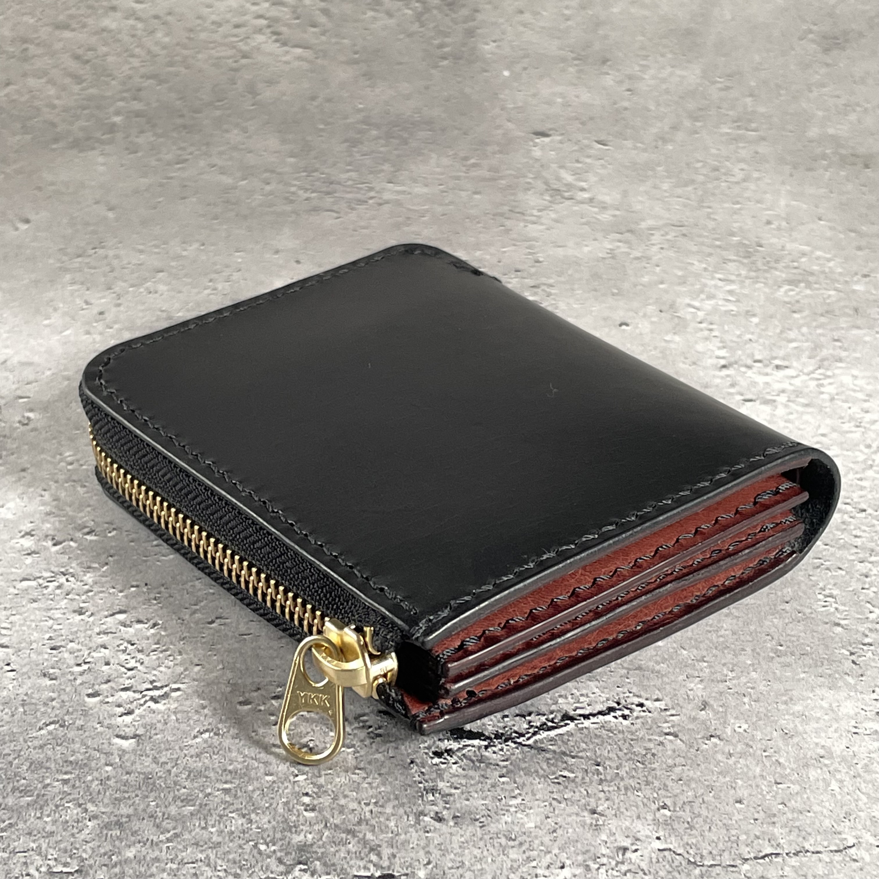 Lzip Wallet｜経年変化の異なる2種の革を組み合わせた、L字ファスナー財布