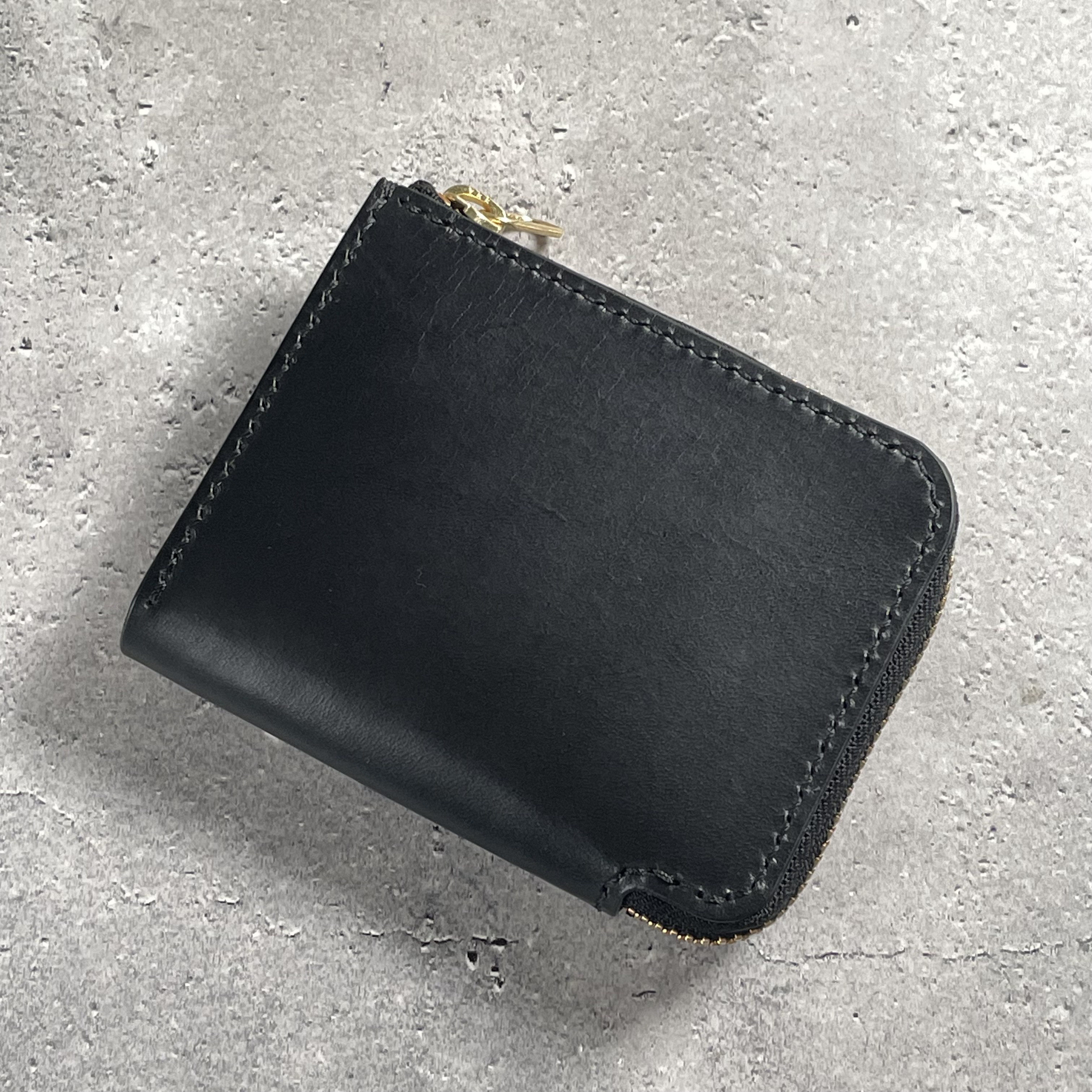 Lzip Wallet｜経年変化の異なる2種の革を組み合わせた、L字ファスナー財布