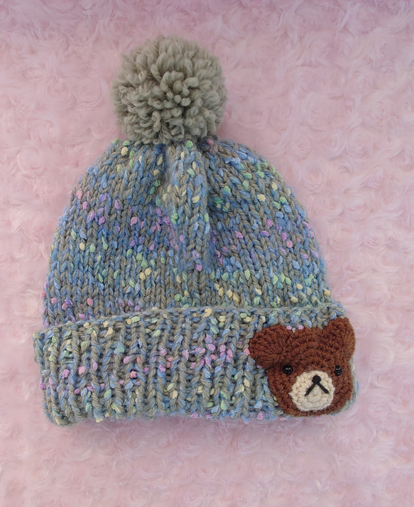 ​【手編み】ほっこりくまさんのポンポンニット帽グリーン（全6色）｜ベビー・キッズ 1枚目の画像