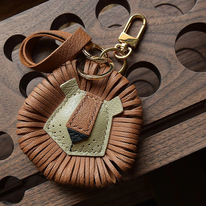 【ハンドメイド】本革ライオンキーホルダー バッグチャーム アクセサリー 革小物 キーリング キーイング 車の鍵 チャーム