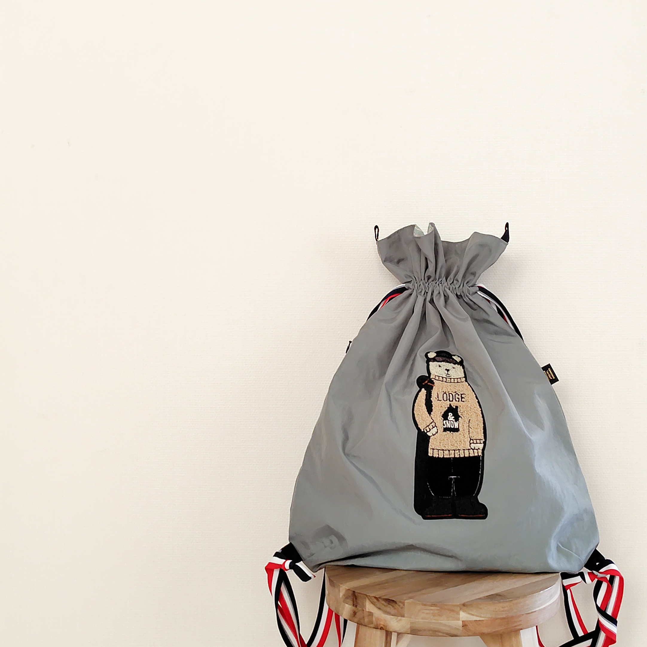 【背負えるオイスター】クマさんワッペンの可愛いナップサック