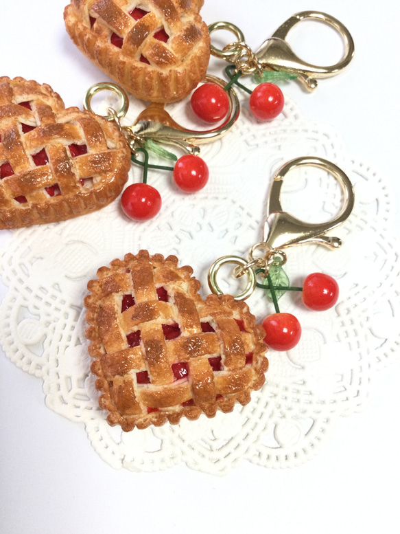 フェイクスイーツ*ハート型・チェリーパイ・チャーム*食品サンプル